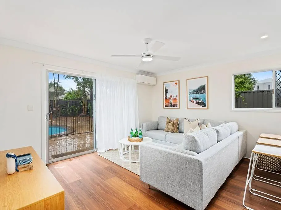 Southport Oasis 6br Pool Central *
