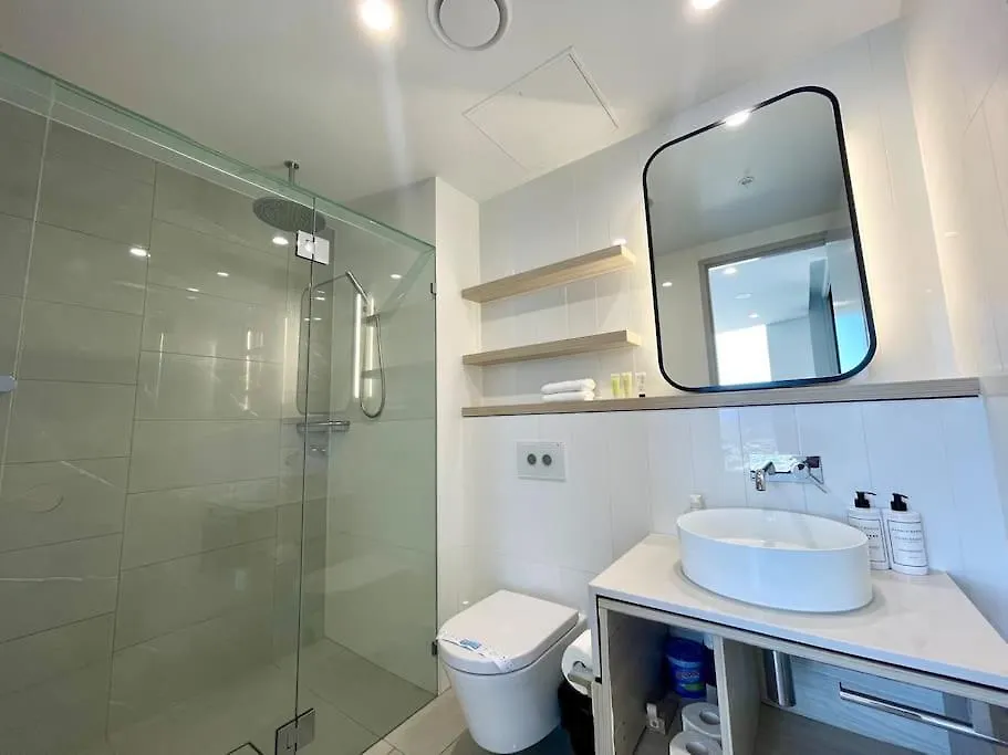 In The Heart Of Surfers Paradise Oceanview Cozy 1b 34f Gold Coast
