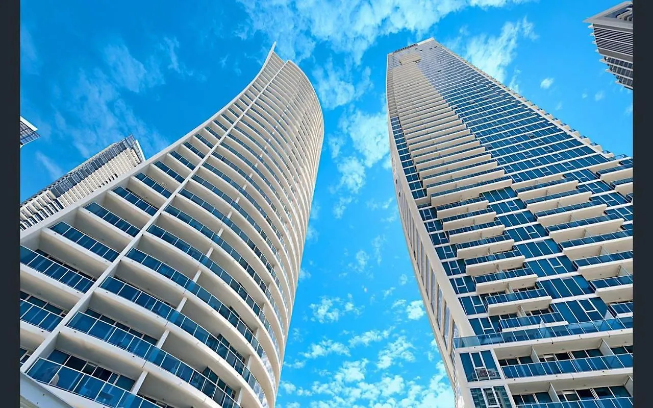 Hilton 2 Bed 2 Bath With Car Park 12704 * غولد كوست
