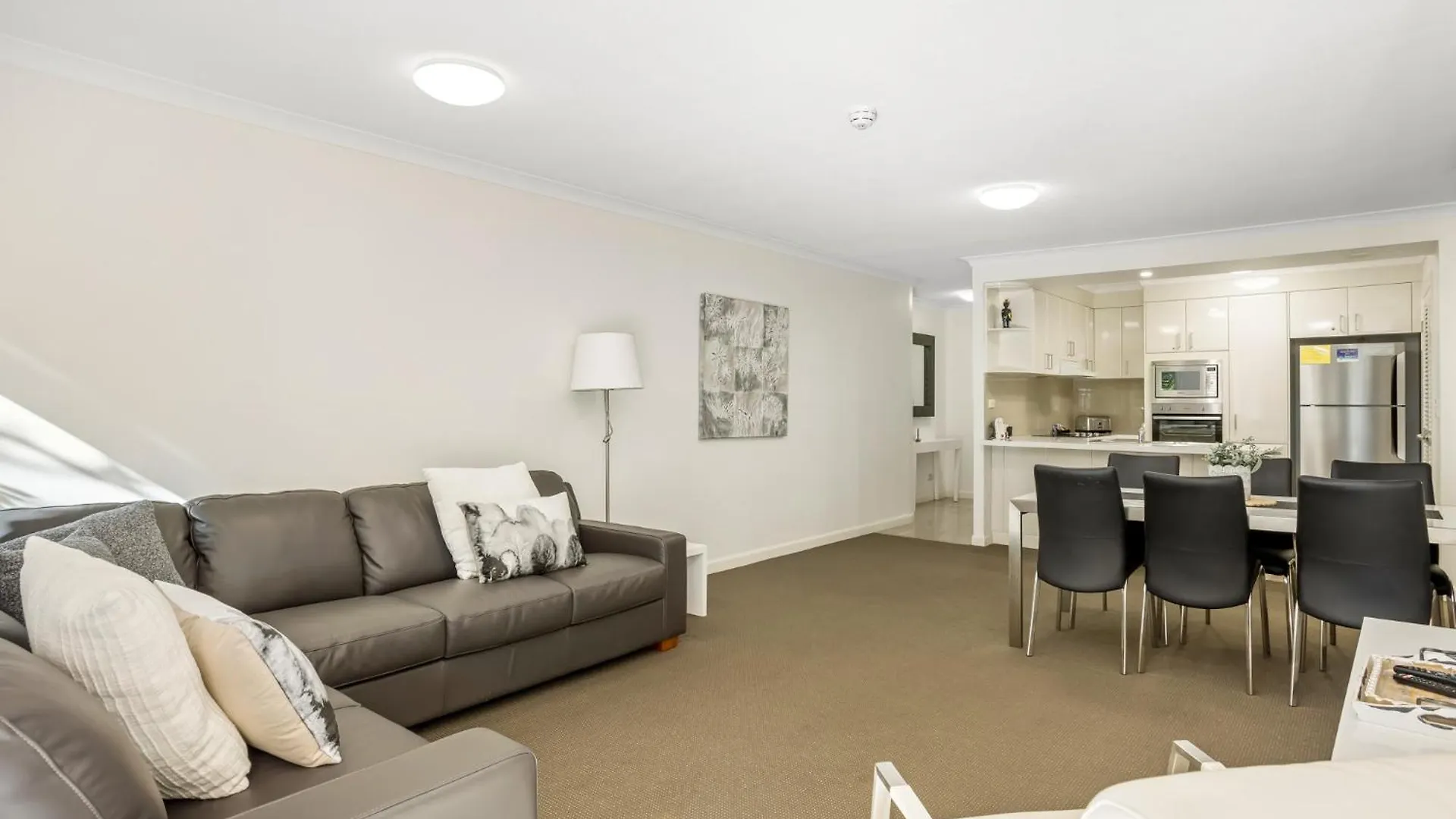 Aparthotel Ultiqa Burleigh Mediterranean 4*