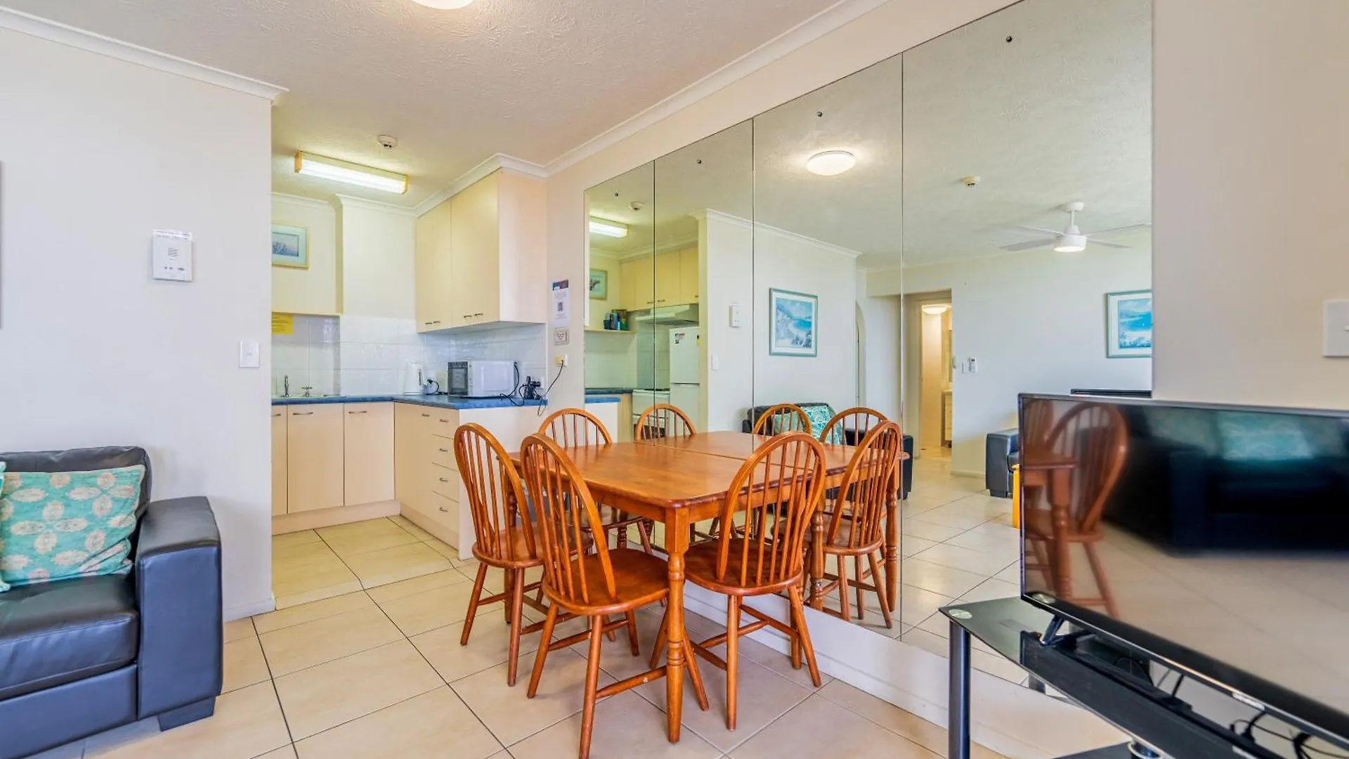 Aparthotel Olympus Beachfront Gold Coast