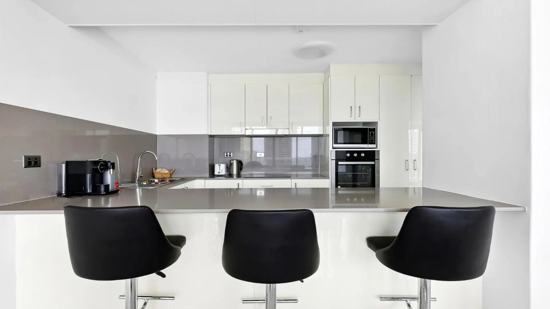 Stunning Ocean Views In The Heart Of Surfers Gold Coast