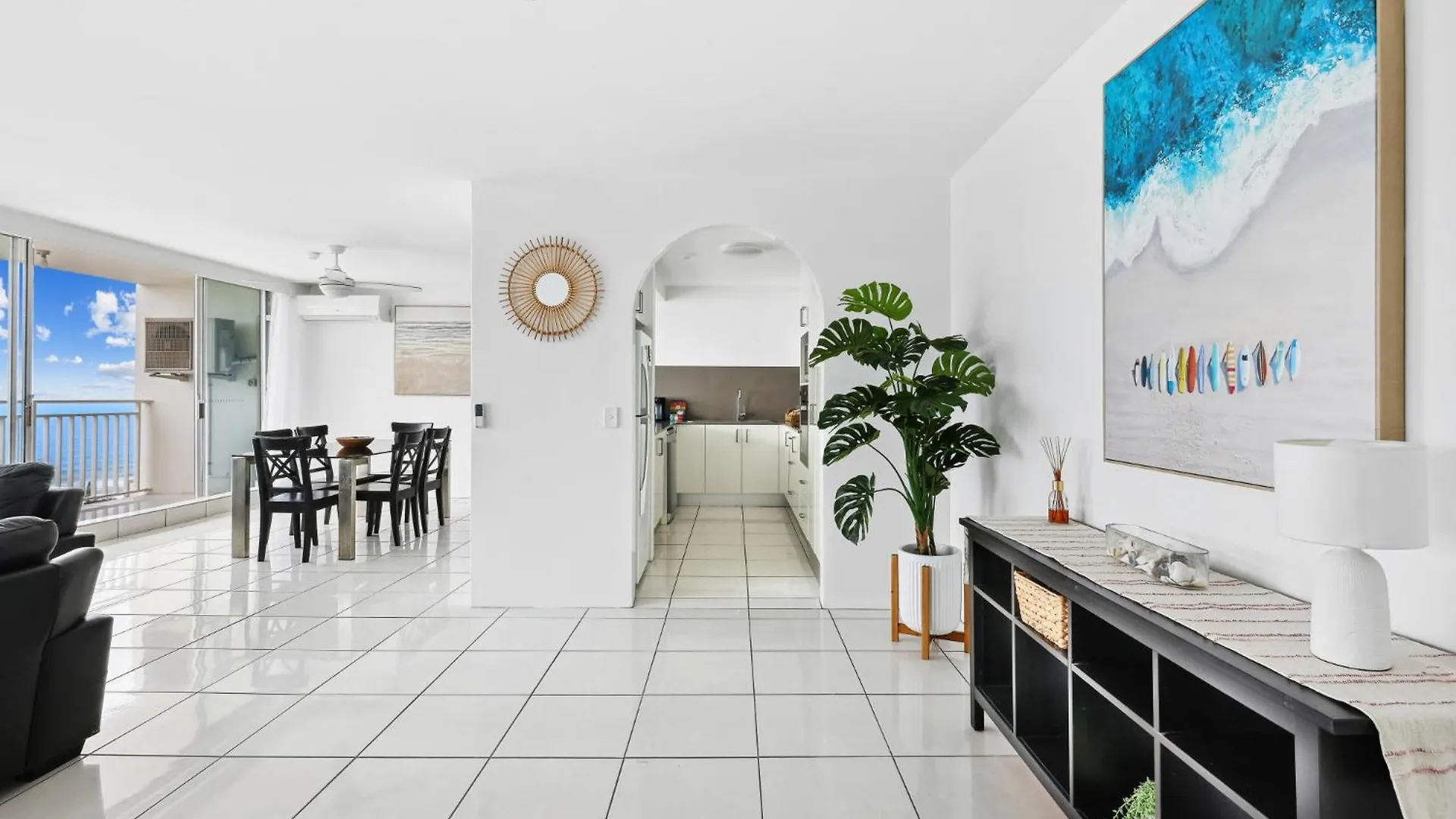 Stunning Ocean Views In The Heart Of Surfers