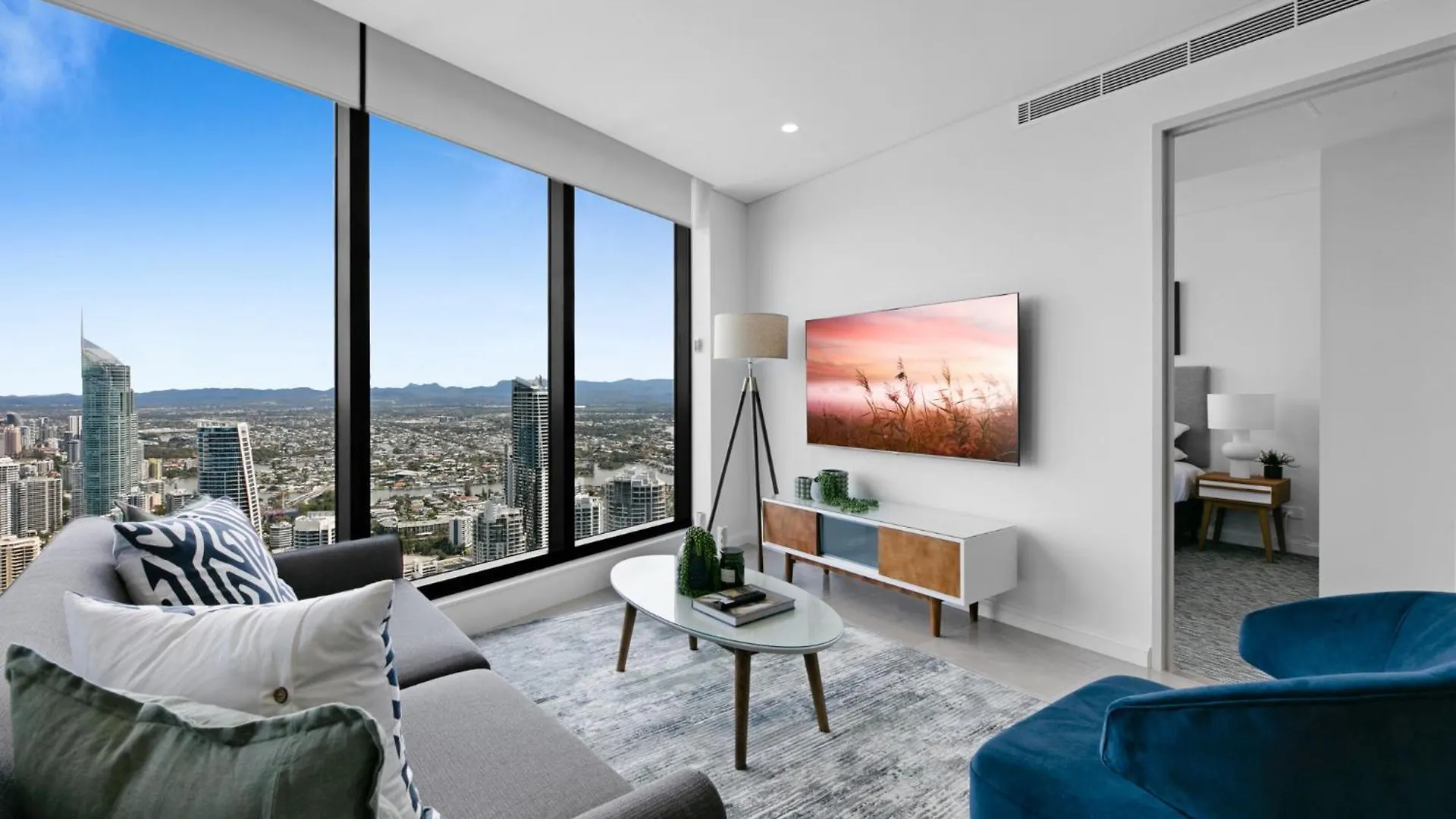 Oceanfront 2-bed With Spectacular View, Pool & Gym Apartment