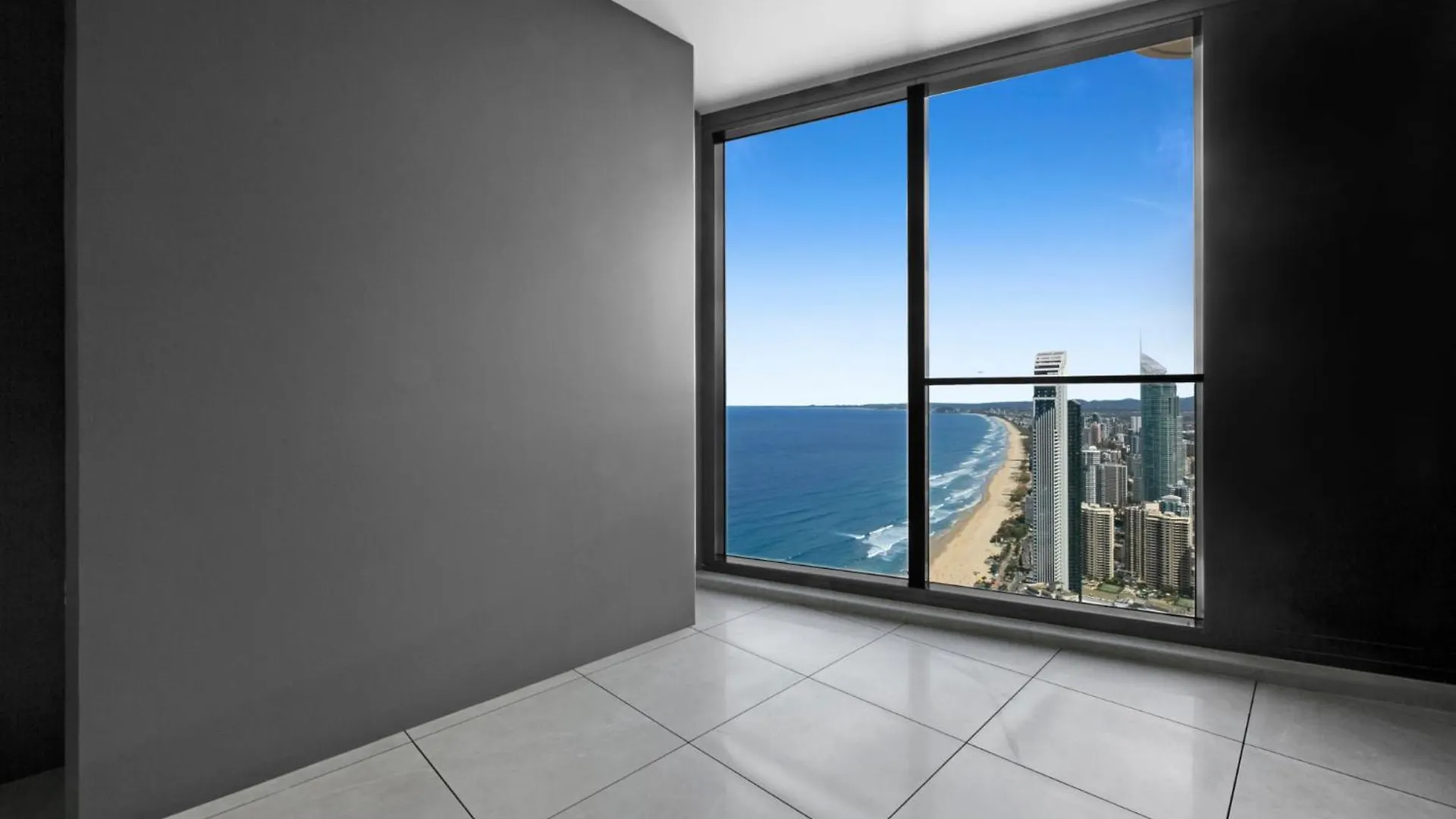 Oceanfront 2-bed With Spectacular View, Pool & Gym Apartment *