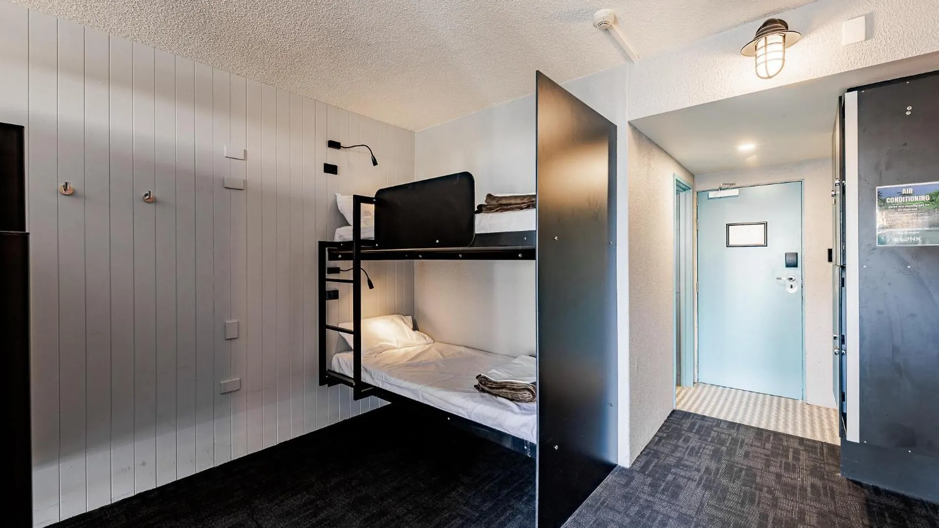 Bunk Surfers Paradise International Backpacker (adults Only) Ostello