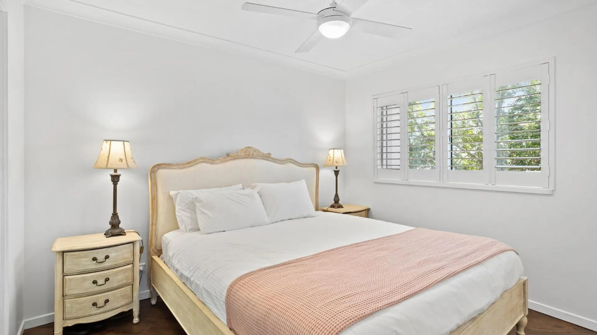Coastal 1-bed With Pool & Tennis Court *