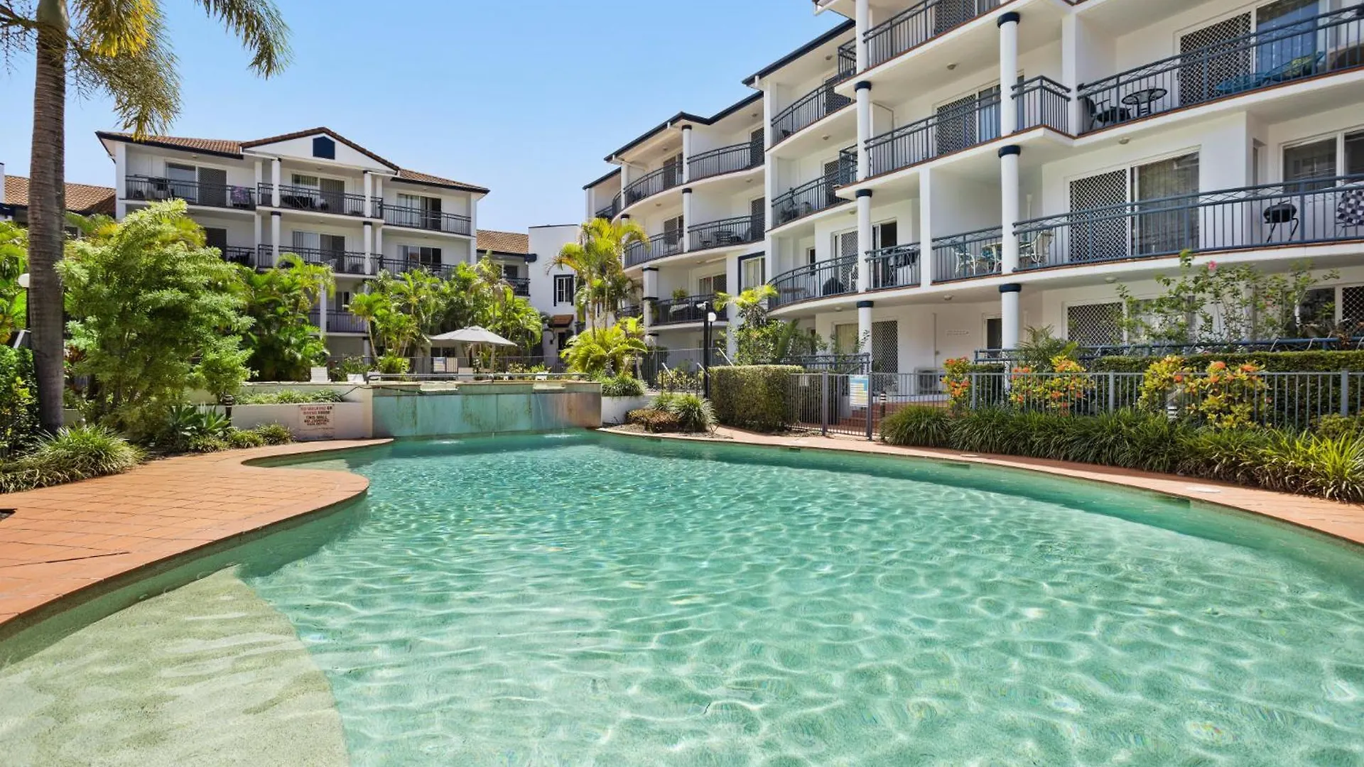 Lägenhet Coastal 1-bed With Pool & Tennis Court