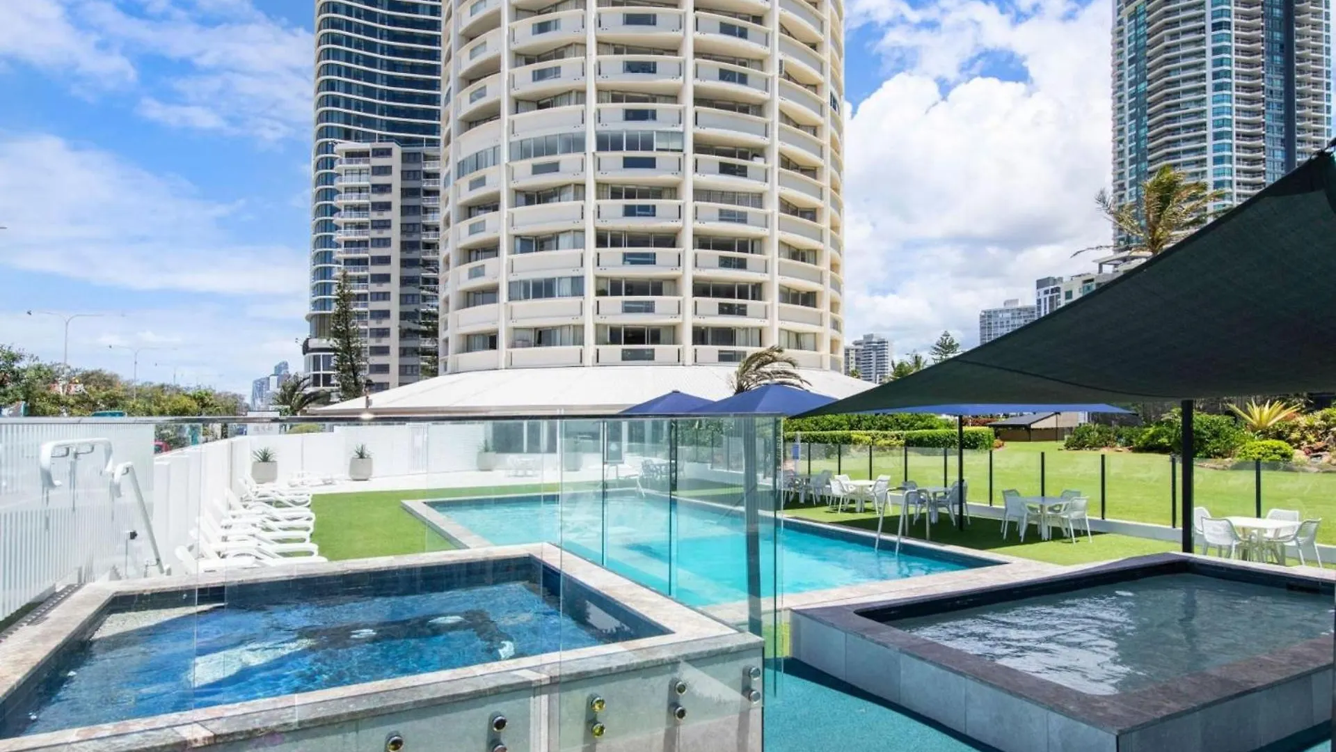 Focus Beachfront 2 Bedroom With Ocean Views *