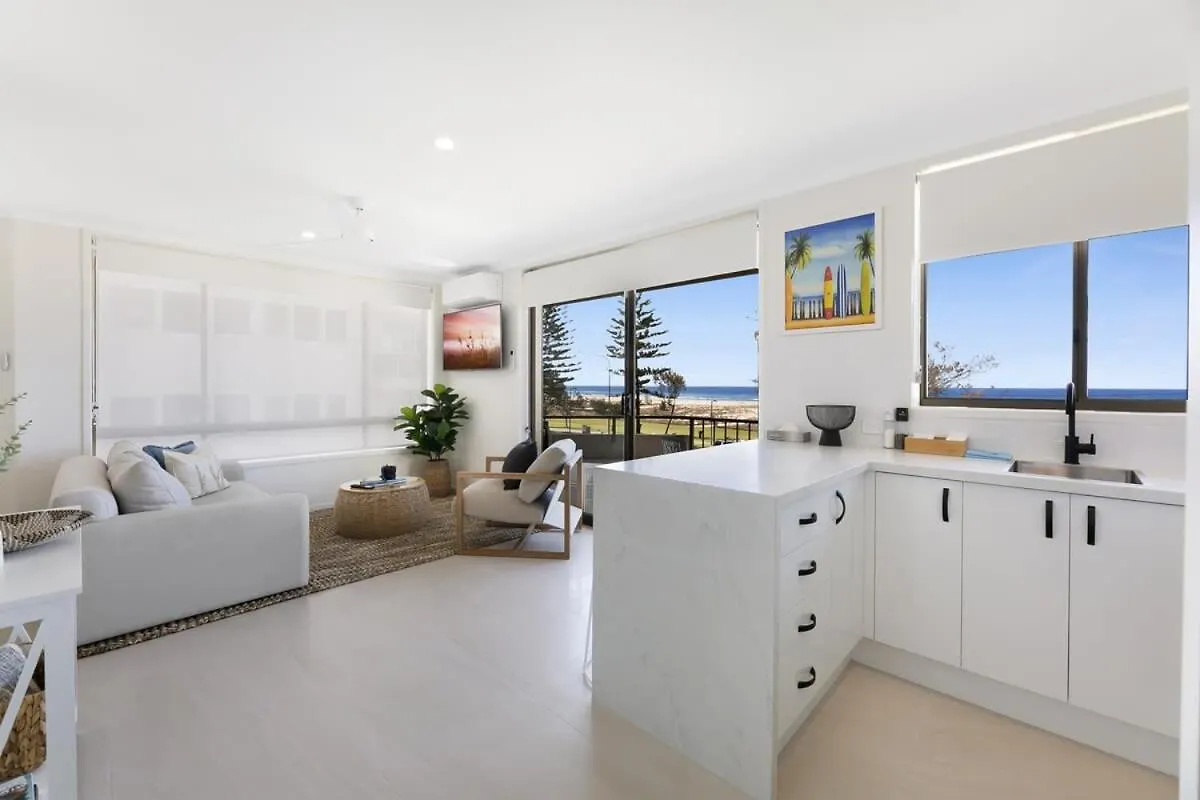 Beachfront With Balcony & Stunning Views * Gold Coast