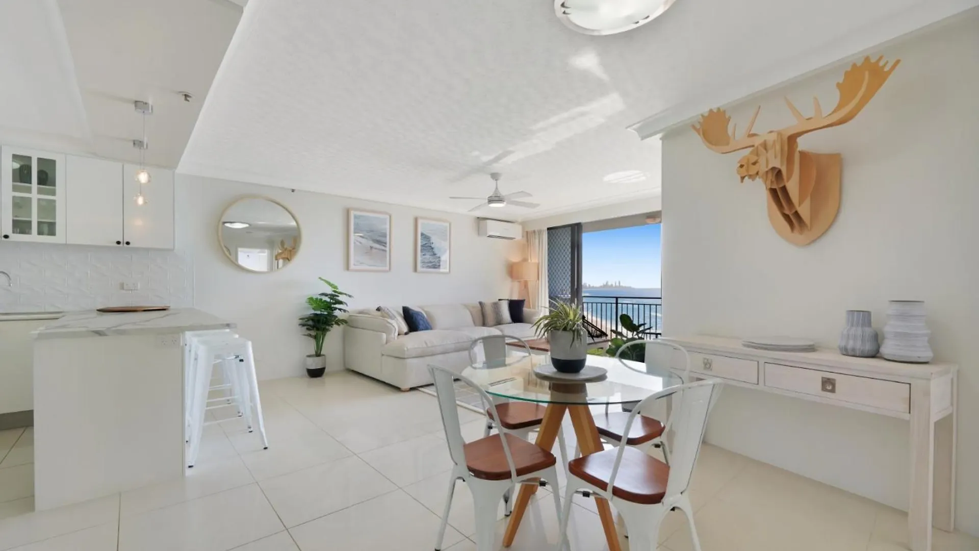 Appartement 2-bedroom With Impeccable Ocean Views *