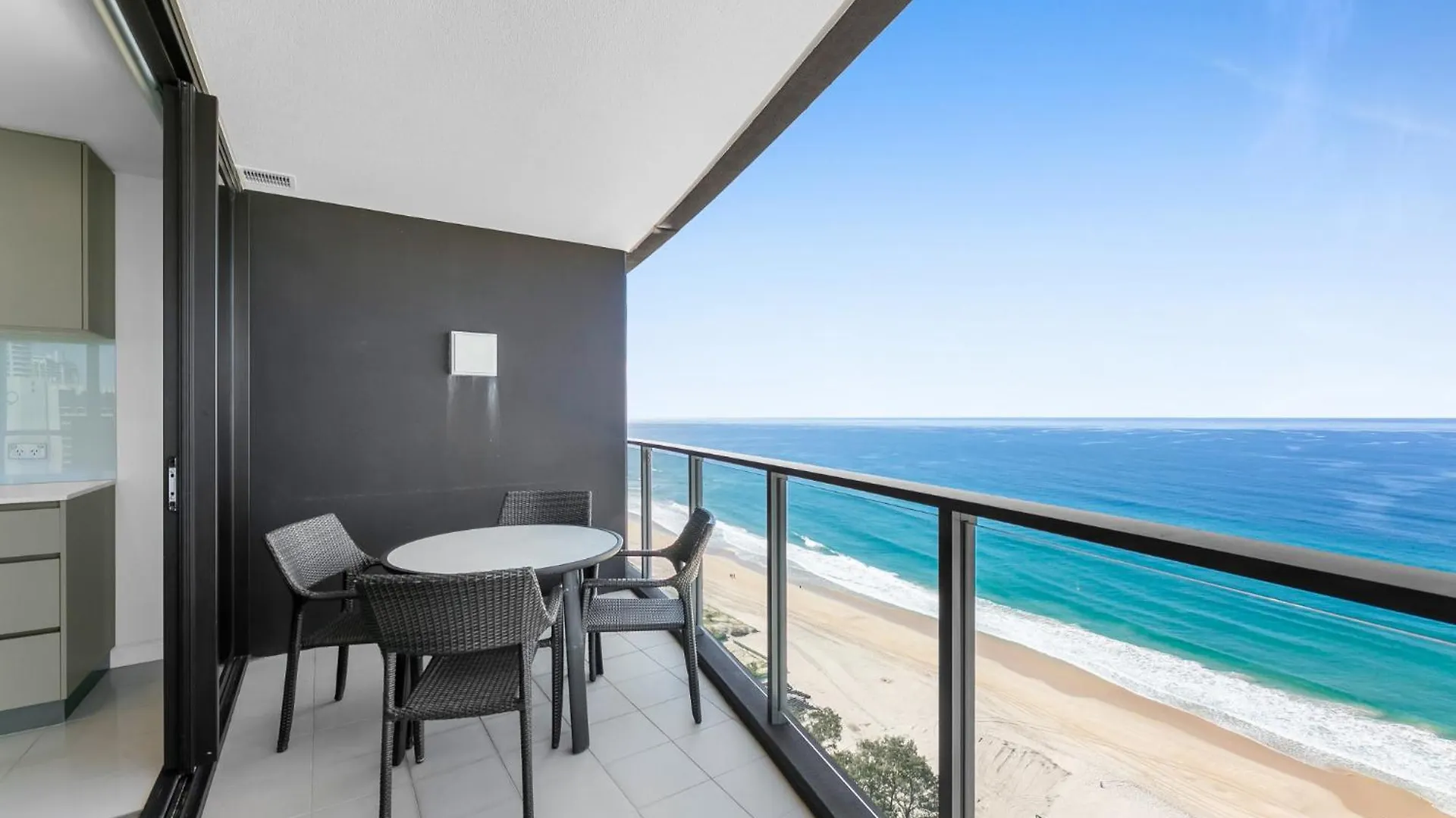 Apartment Wonderful 2-bed With Pool, Gym & Scenic Views