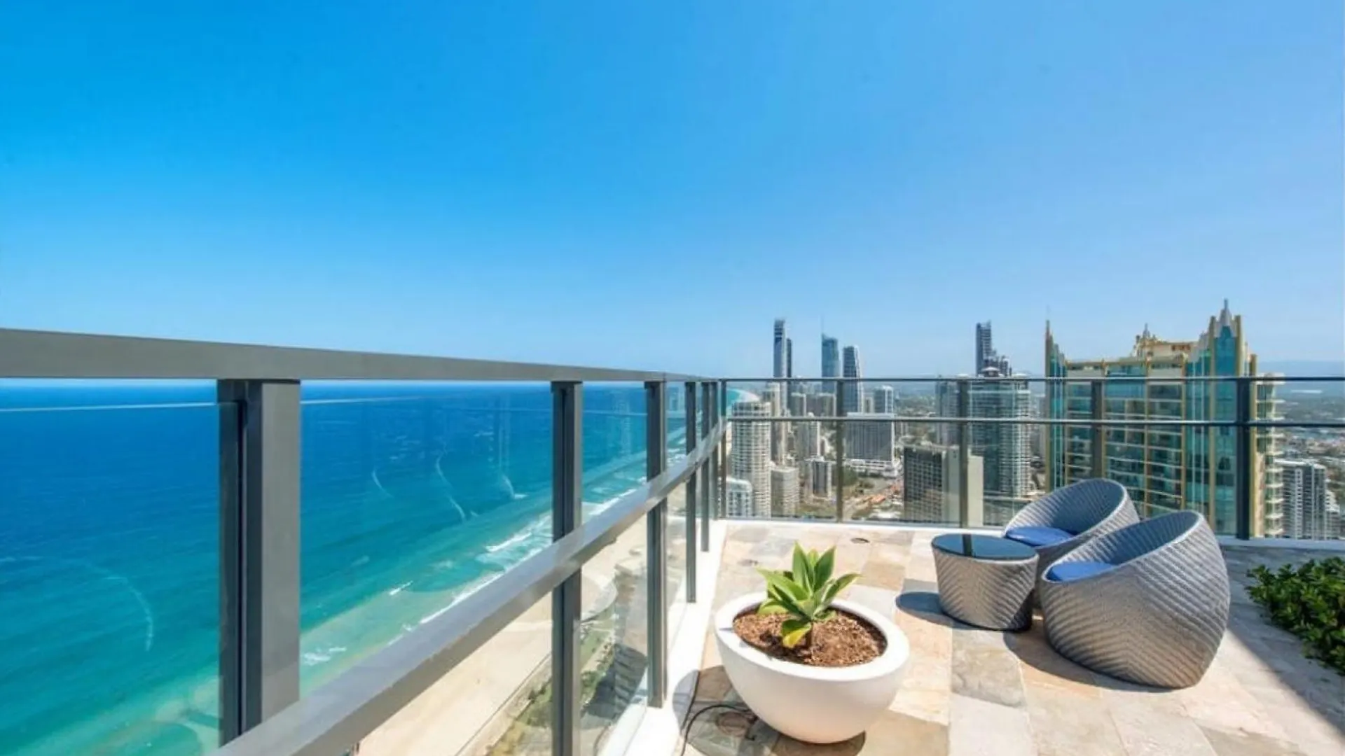 Wonderful 2-bed With Pool, Gym & Scenic Views * Gold Coast