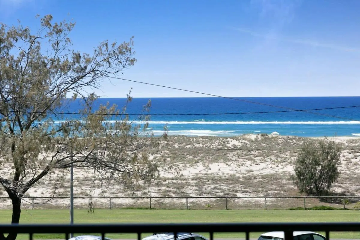 Beachfront With Balcony & Stunning Views