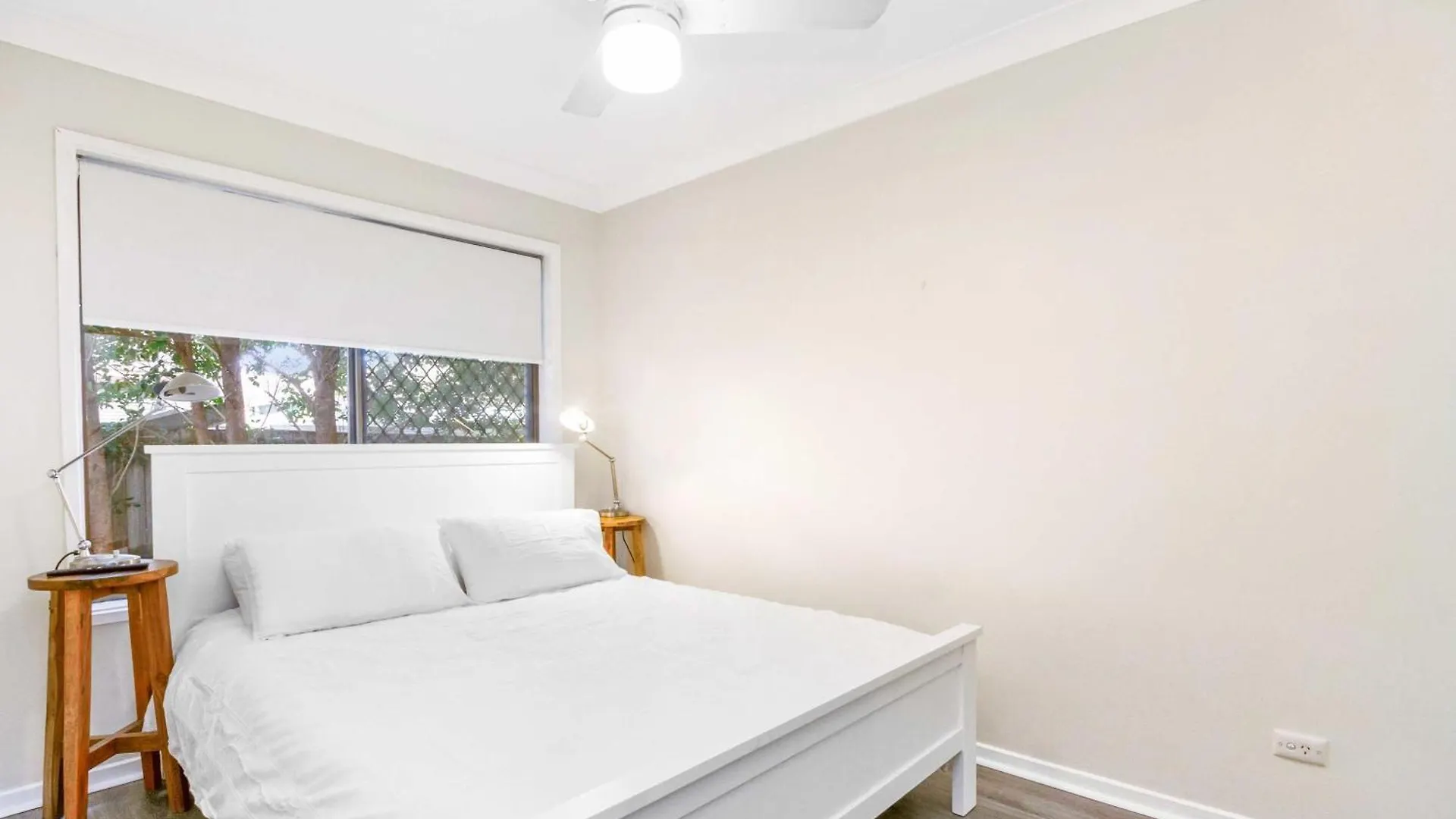 1 And 2 * Gold Coast