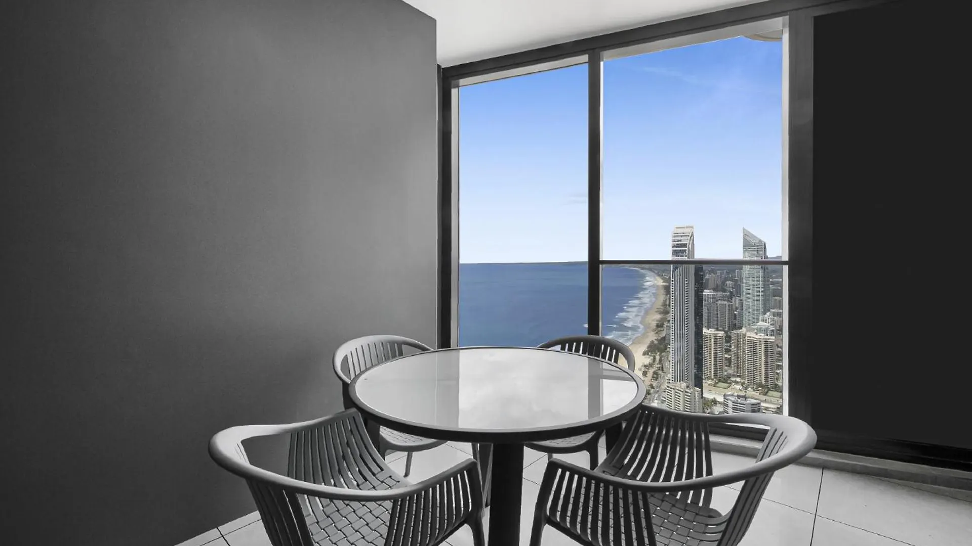 Oceanfront 2-bed With Spectacular View, Pool & Gym * Gold Coast