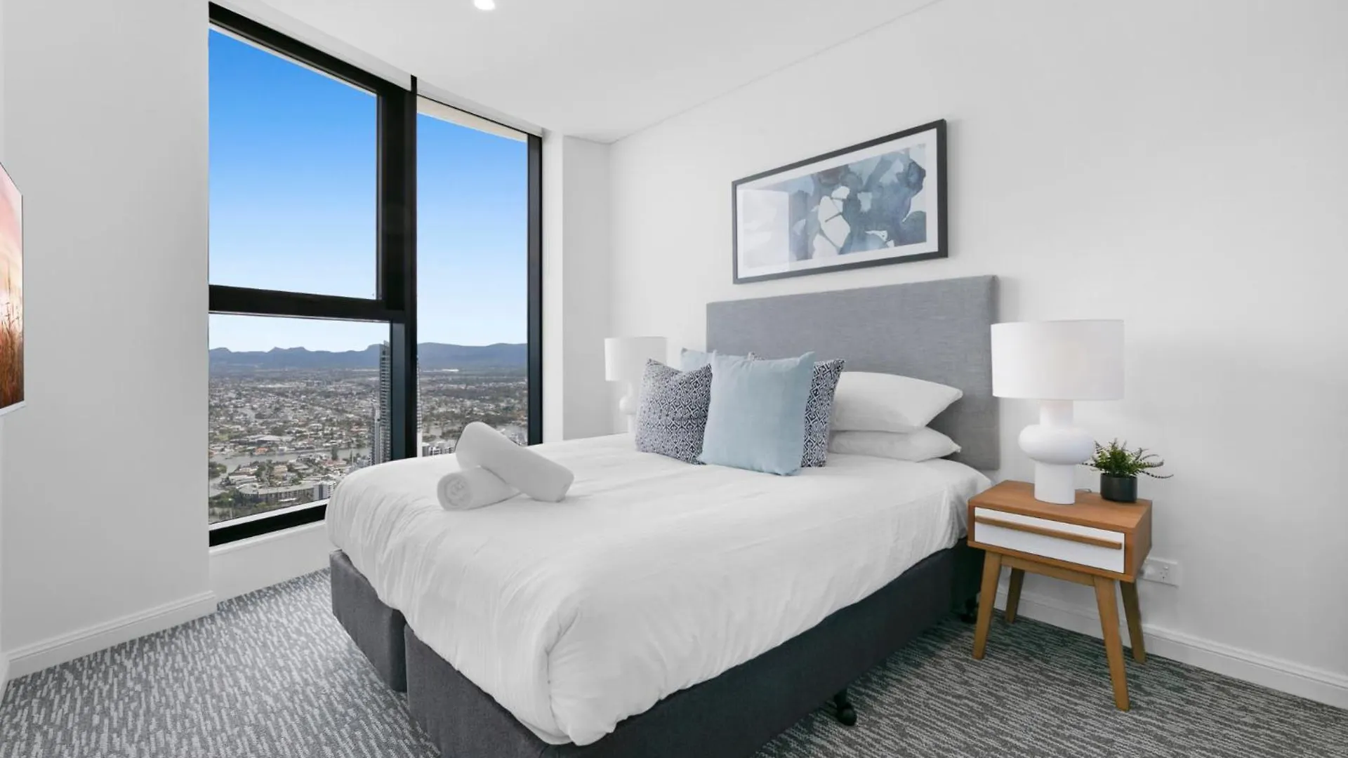 Oceanfront 2-bed With Spectacular View, Pool & Gym *