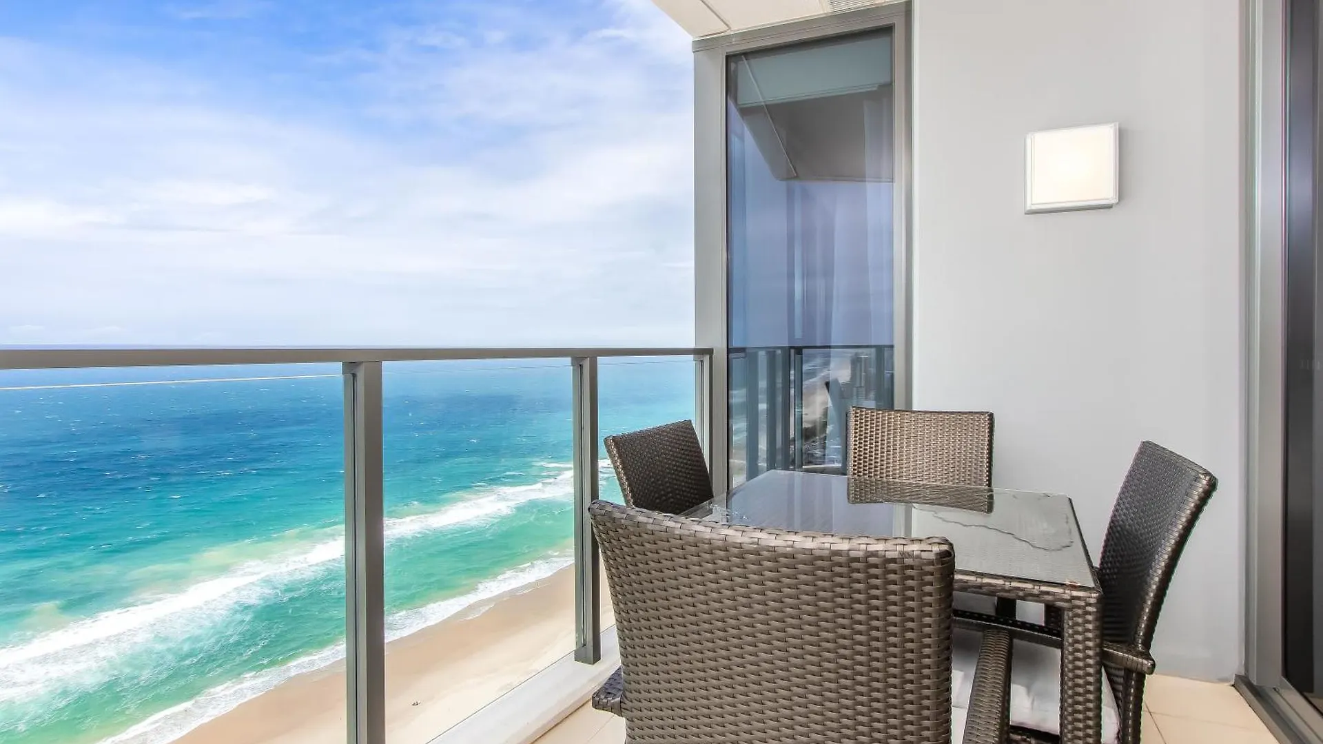 Apartment Premium Oceanfront Unit At Rhapsody Surfers Paradise *