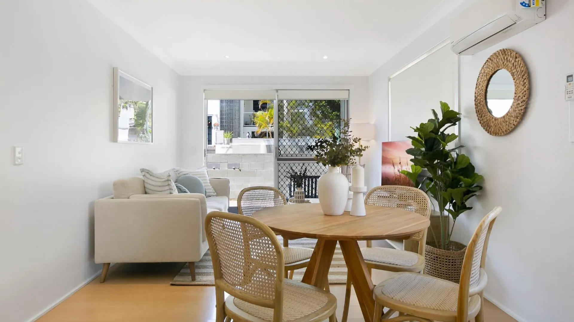 Ground Floor 2-bed Mermaid Pad With Parking Gold Coast