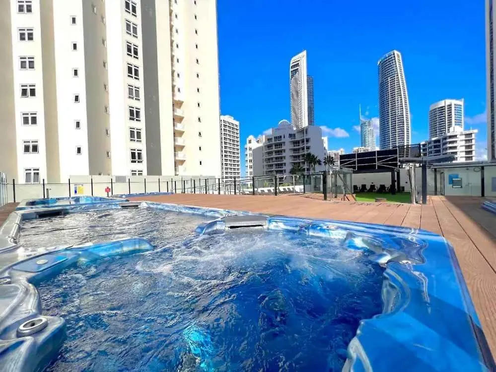 아파트 Sea Views, 150 Mtrs To Surfers Beach, Ideal Location For Surfers Paradise *