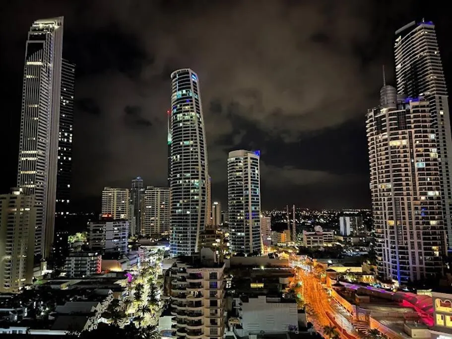 Sea Views, 150 Mtrs To Surfers Beach, Ideal Location For Surfers Paradise 아파트 *
