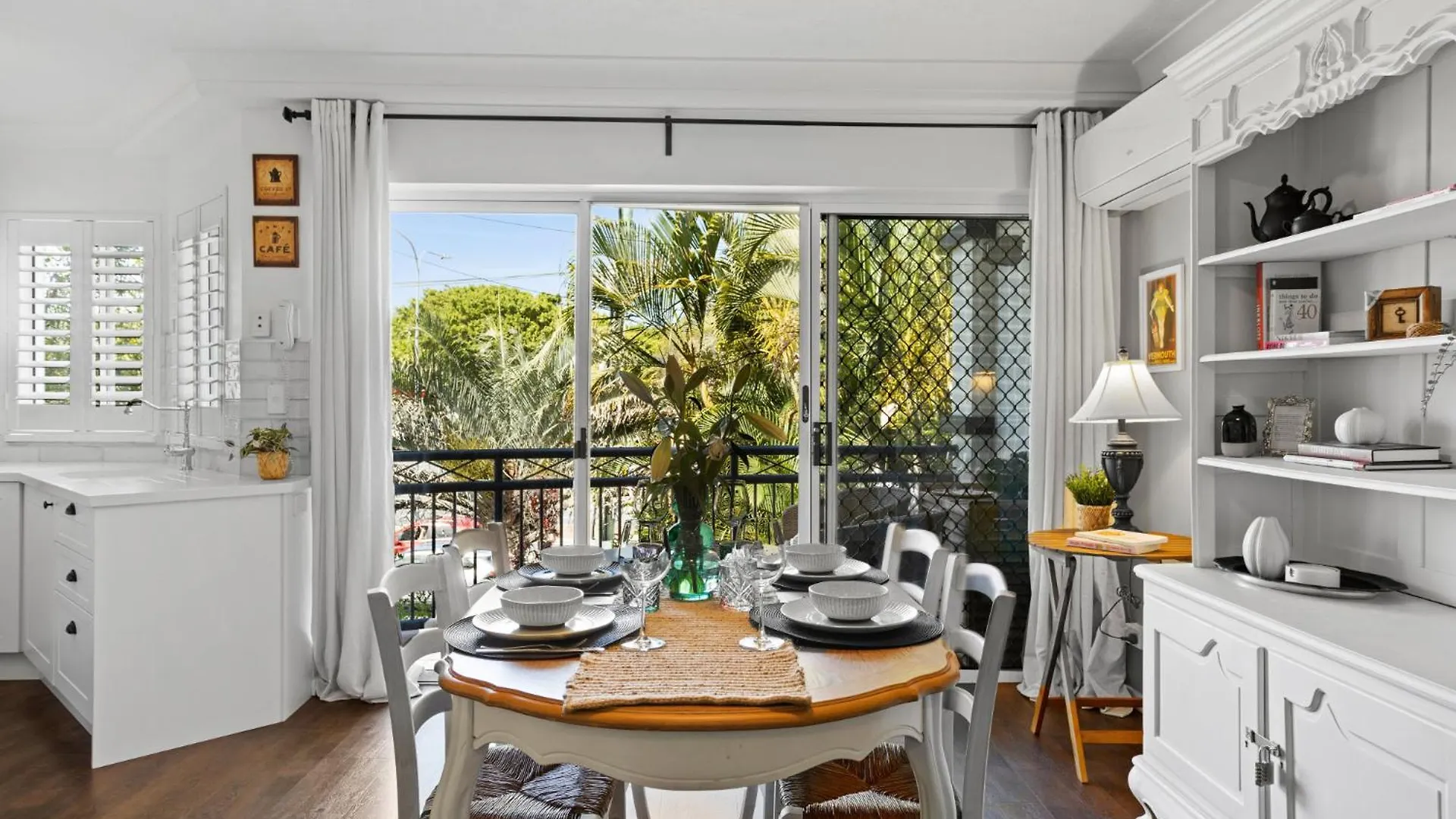 Lägenhet Coastal 1-bed With Pool & Tennis Court