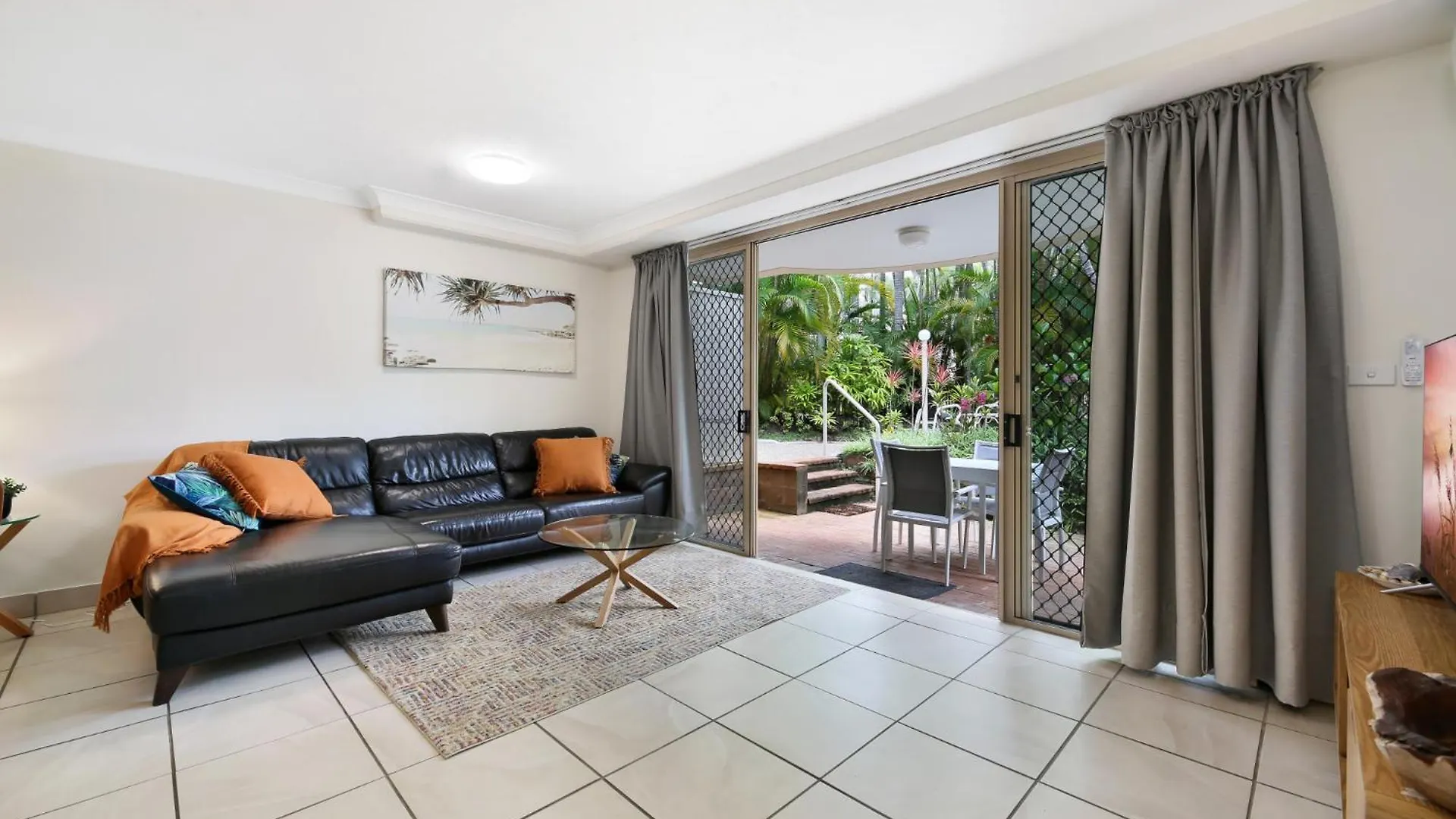 Beachside 2-bed With Parking, Pool, & Bbq *