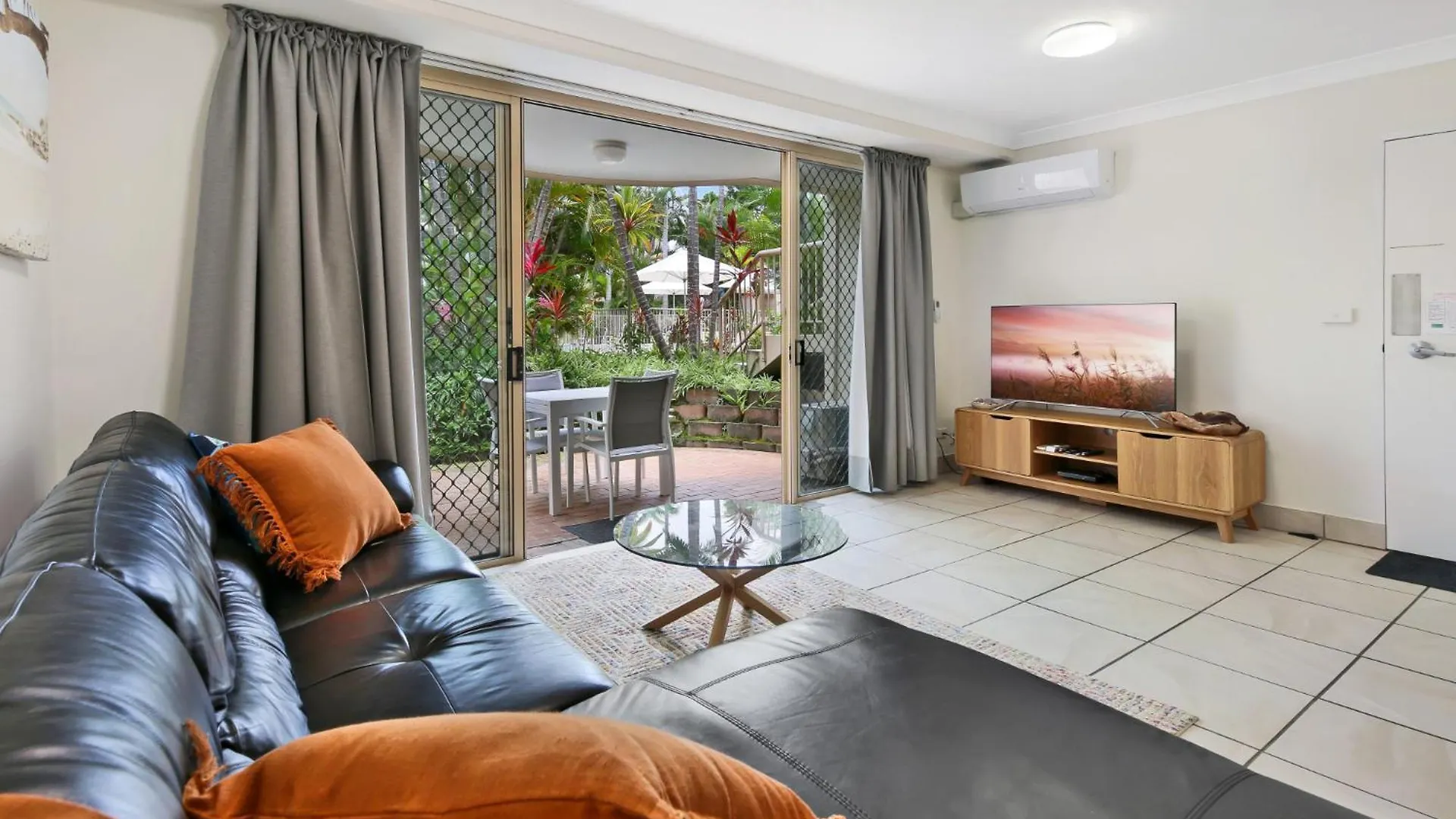 Apartman Beachside 2-bed With Parking, Pool, & Bbq Gold Coast