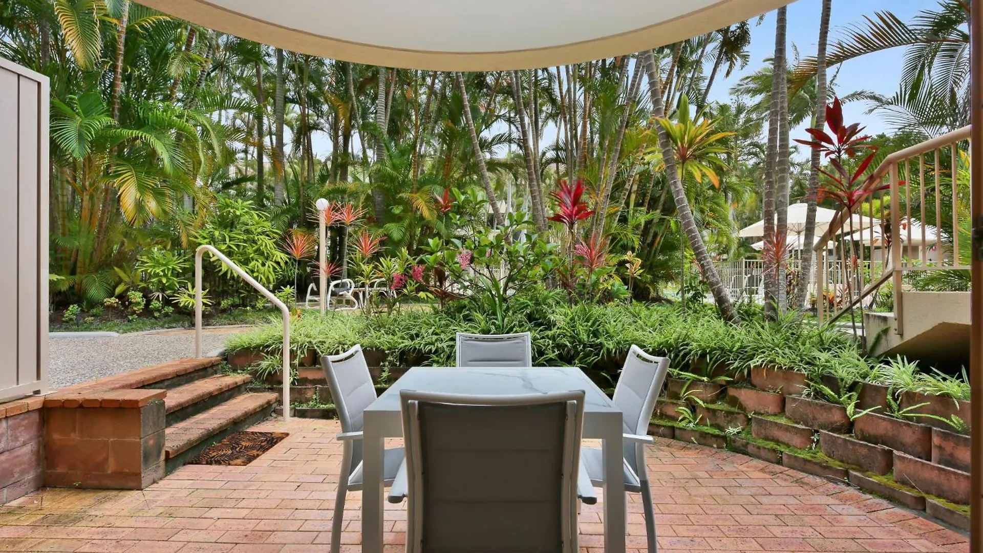 Beachside 2-bed With Parking, Pool, & Bbq Apartman Gold Coast