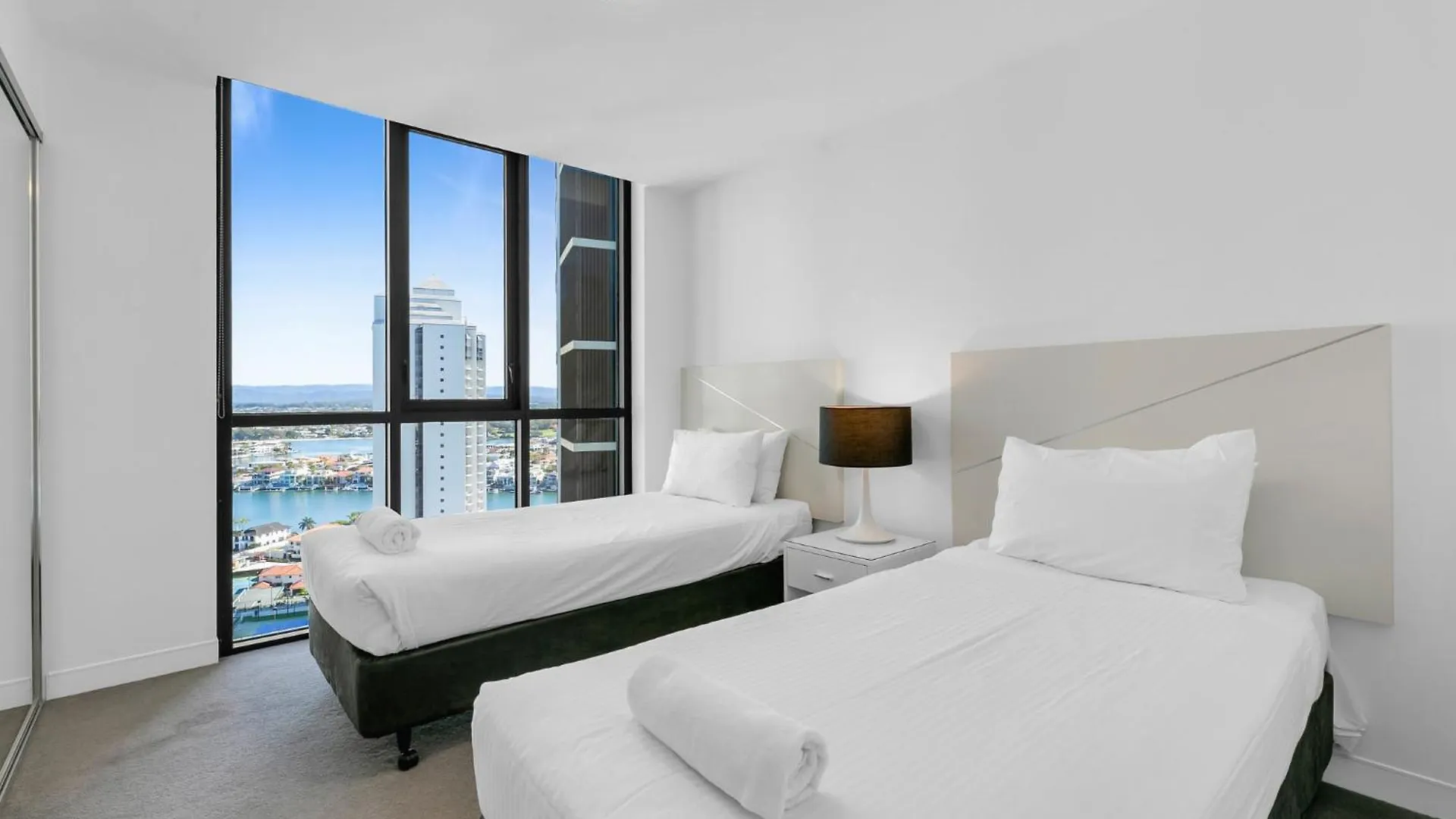 Wonderful 2-bed With Pool, Gym & Scenic Views Gold Coast
