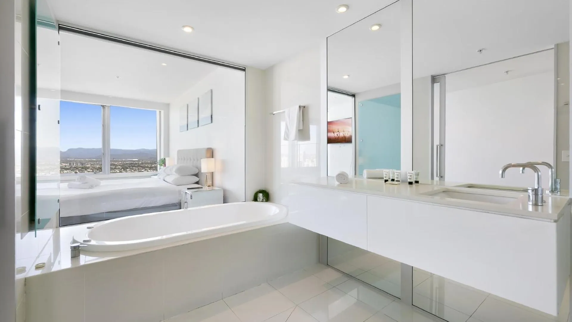 Apartment Luxury 3-bed With Pool, Gym & Breathtaking Views