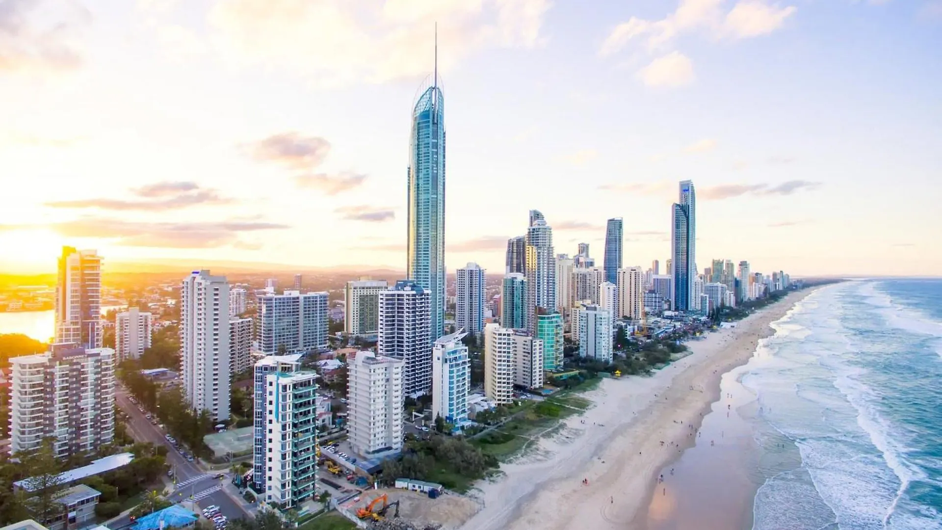 Luxury 3-bed With Pool, Gym & Breathtaking Views * Gold Coast