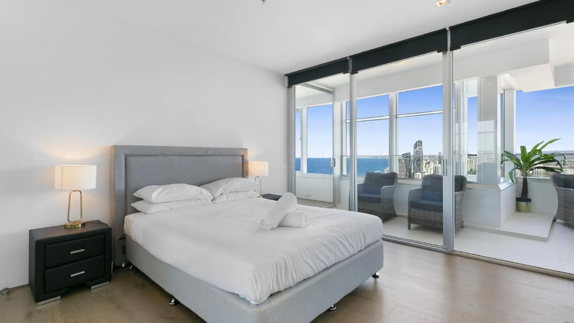 Luxury 3-bed With Pool, Gym & Breathtaking Views Gold Coast