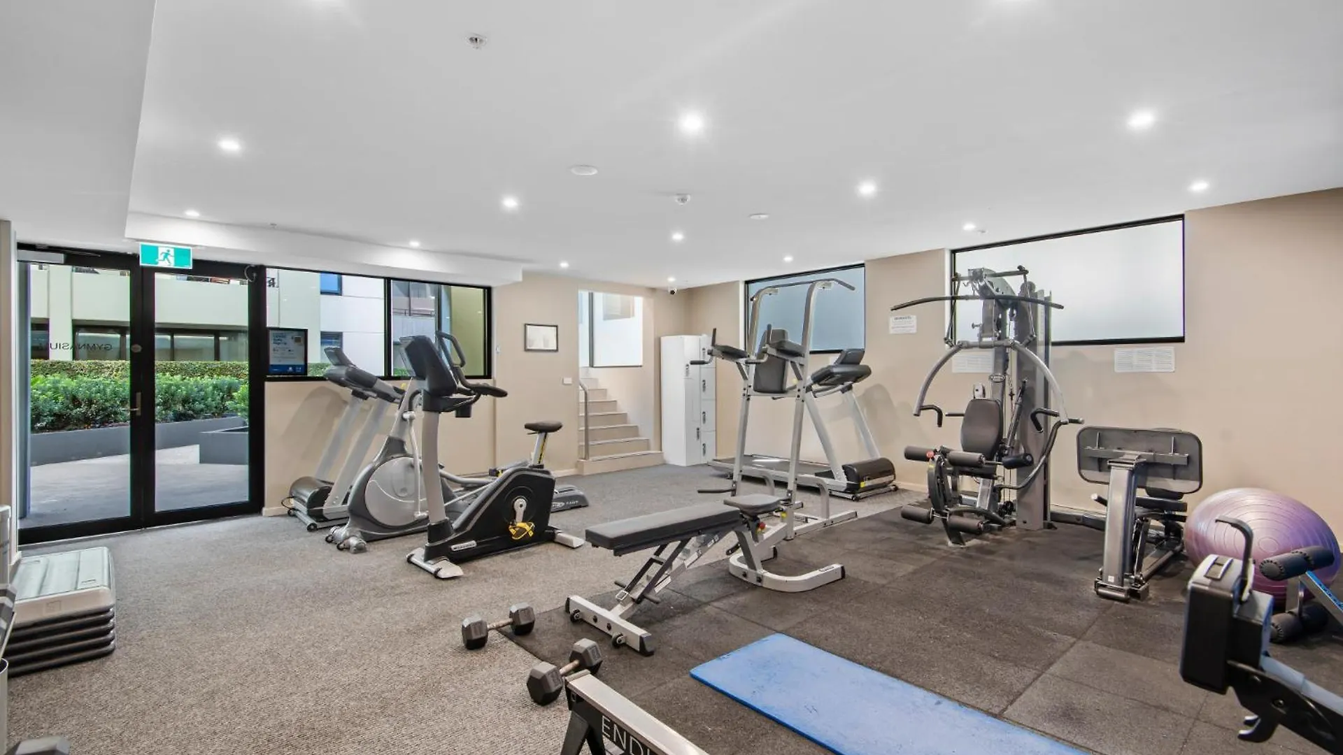 Luxury 3-bed With Pool, Gym & Breathtaking Views
