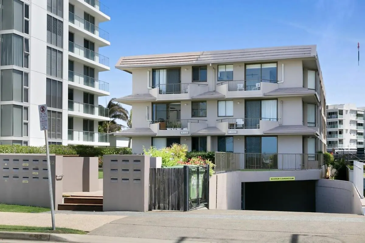 Apartment Beachfront With Balcony & Stunning Views *