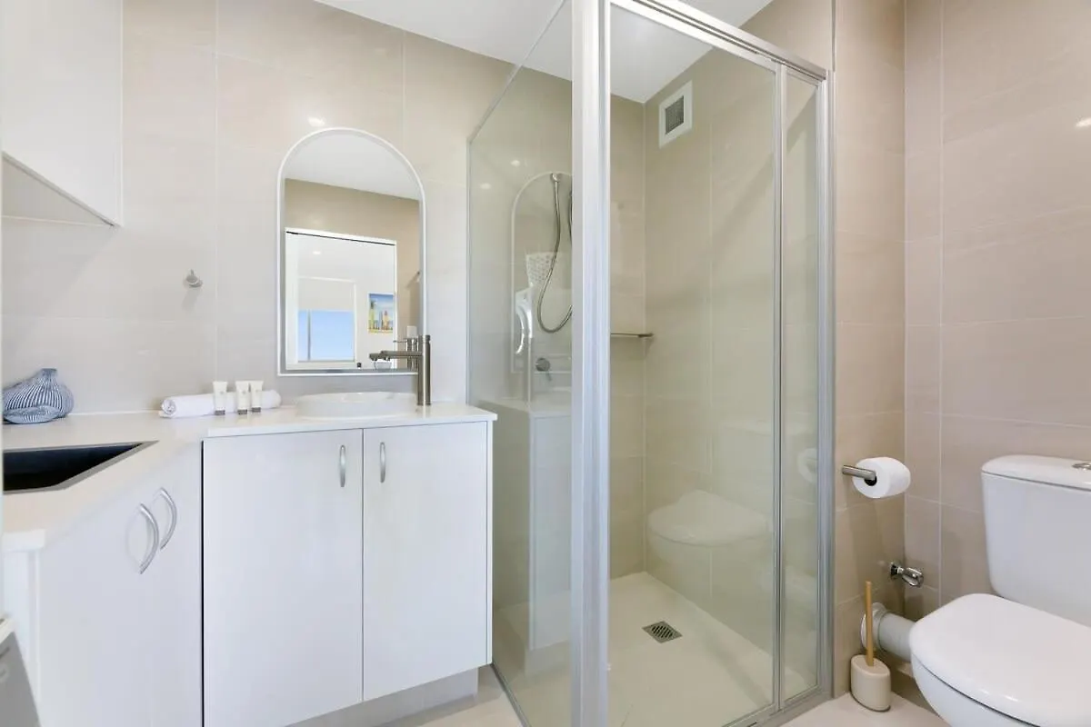 Beachfront With Balcony & Stunning Views * Gold Coast