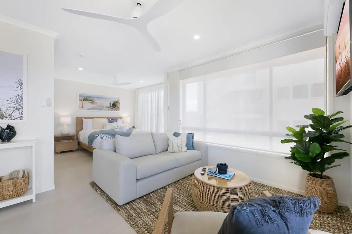 Apartment Beachfront With Balcony & Stunning Views
