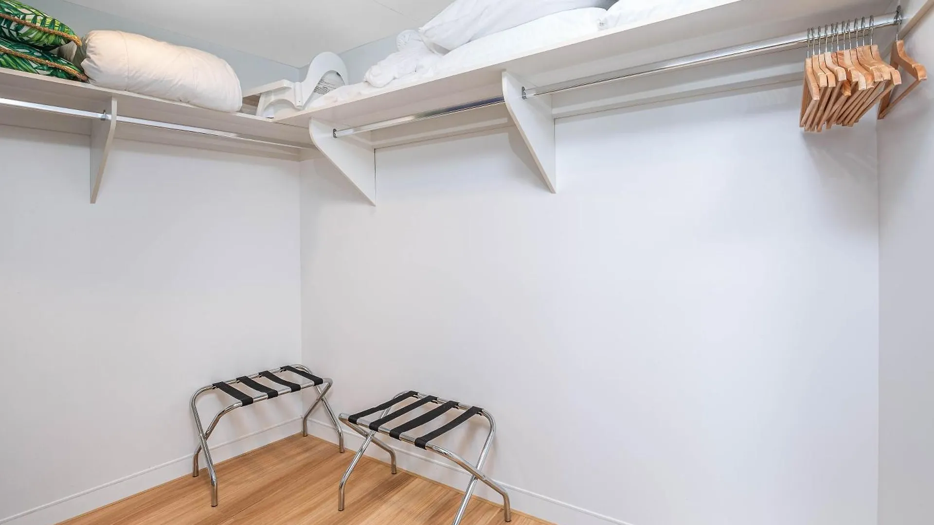 Stylish 21st Floor Oracle Tower 2 Ocean Views Free Parking *