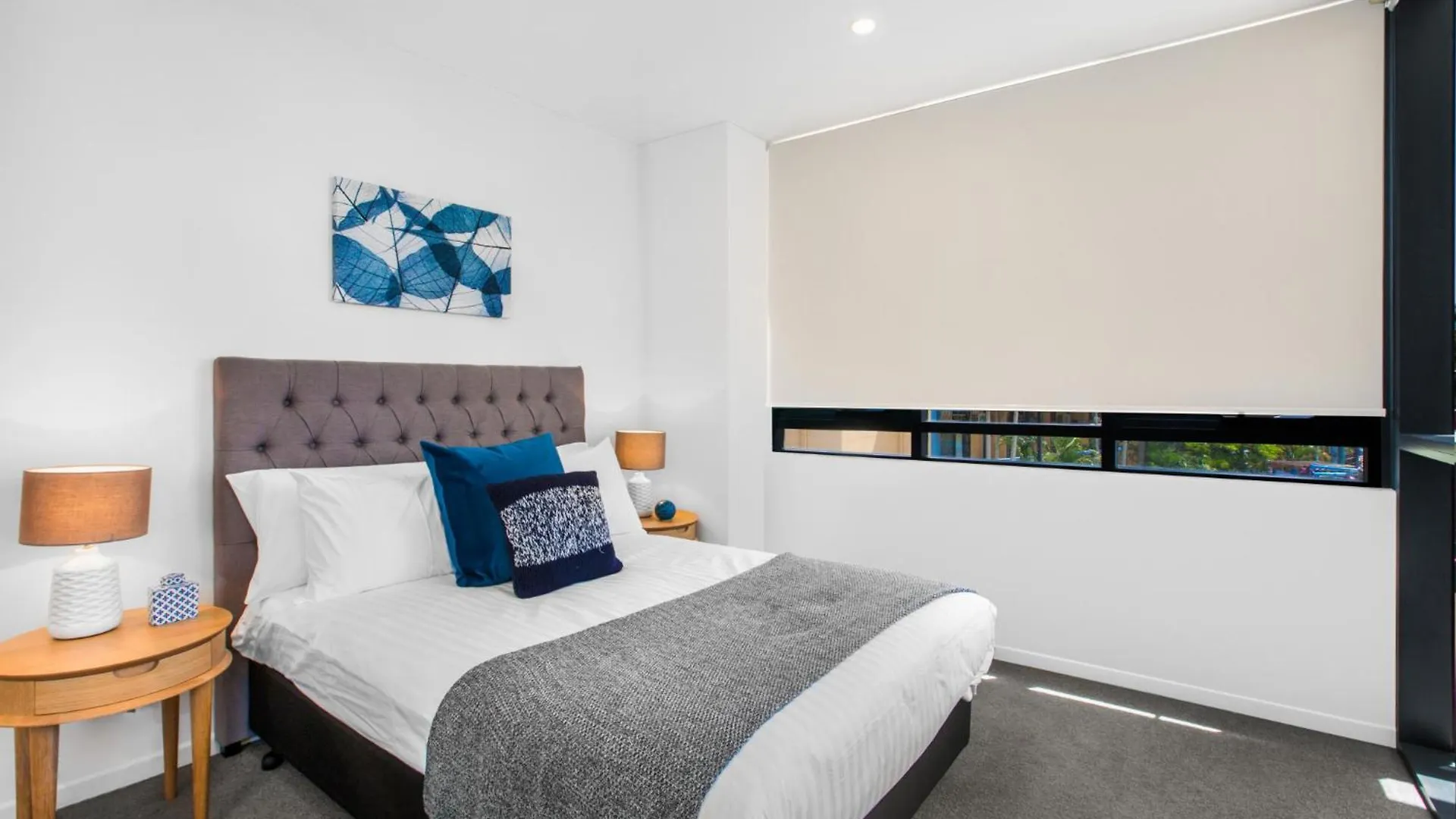 Surfers Paradise 2-bed Near With Pool & Gym * Gold Coast
