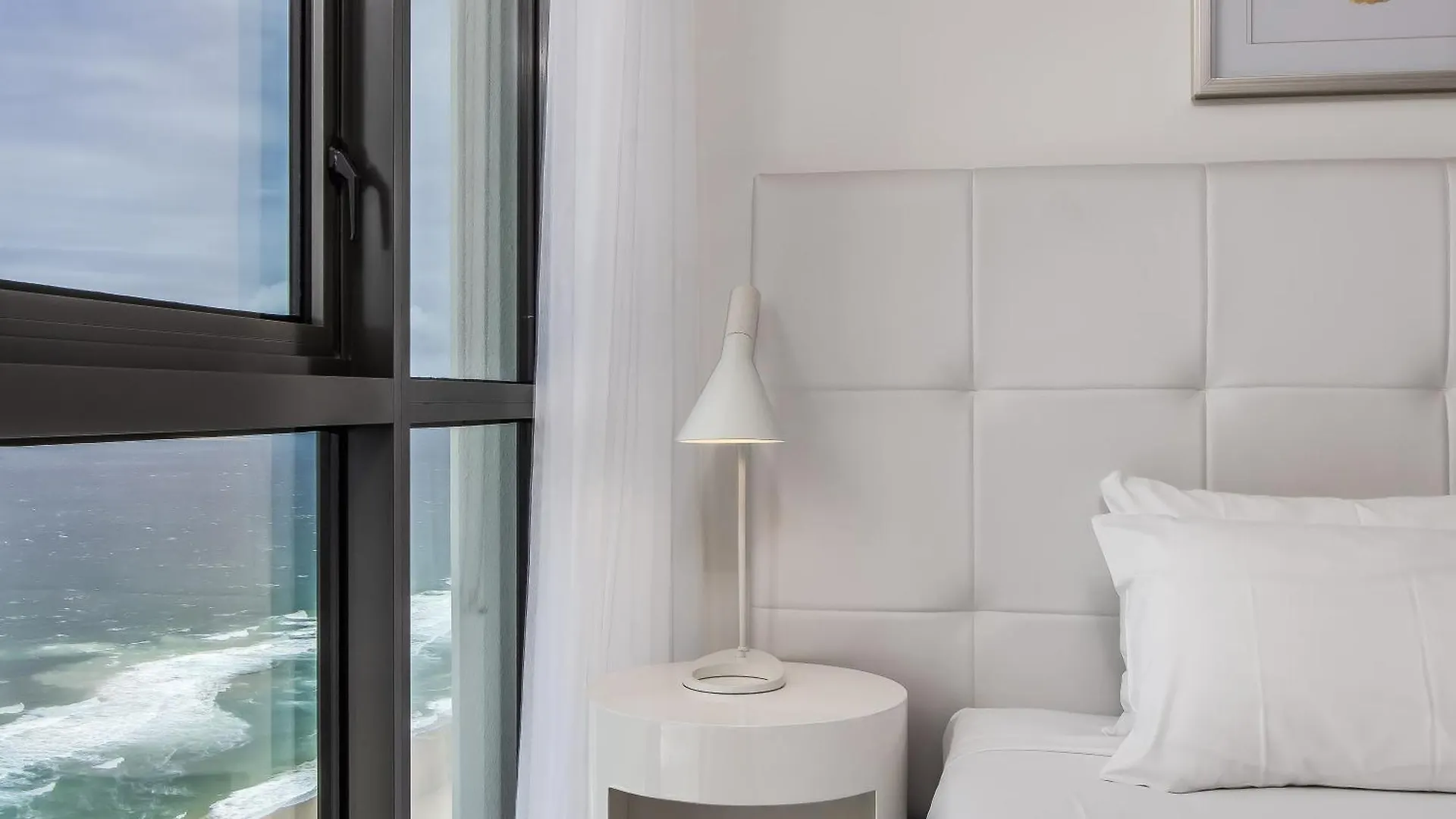 Apartment Premium Oceanfront Unit At Rhapsody Surfers Paradise *