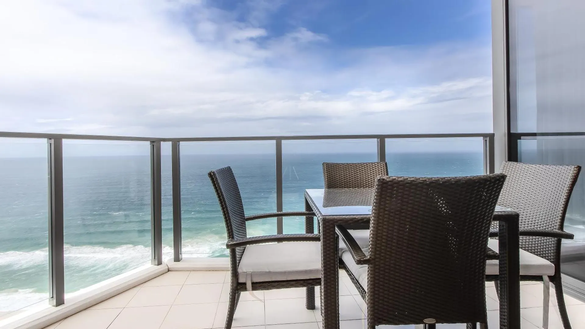 Apartment Premium Oceanfront Unit At Rhapsody Surfers Paradise