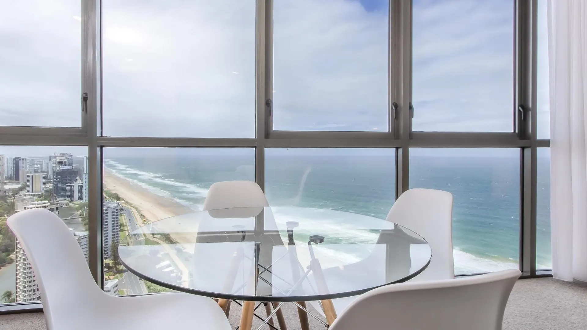 Apartment Premium Oceanfront Unit At Rhapsody Surfers Paradise *