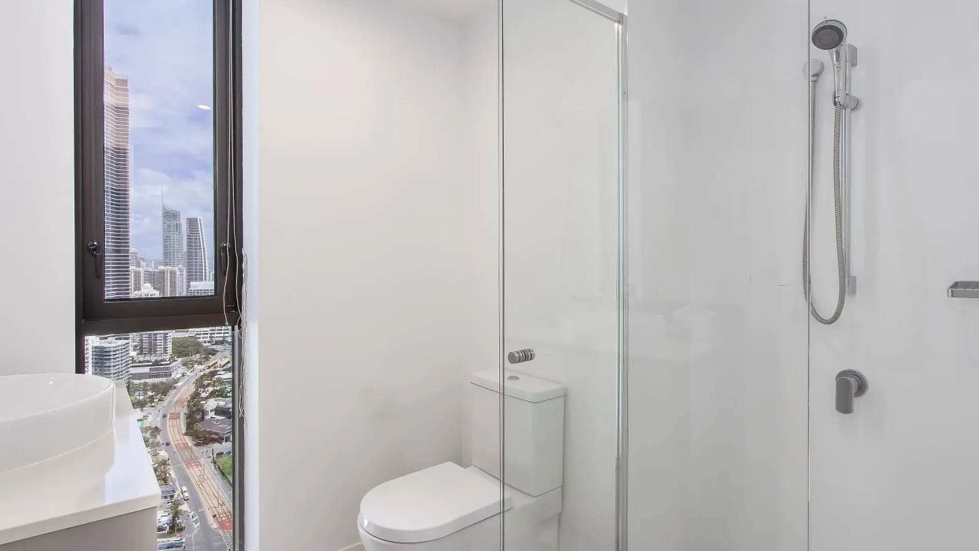 Premium Oceanfront Unit At Rhapsody Surfers Paradise