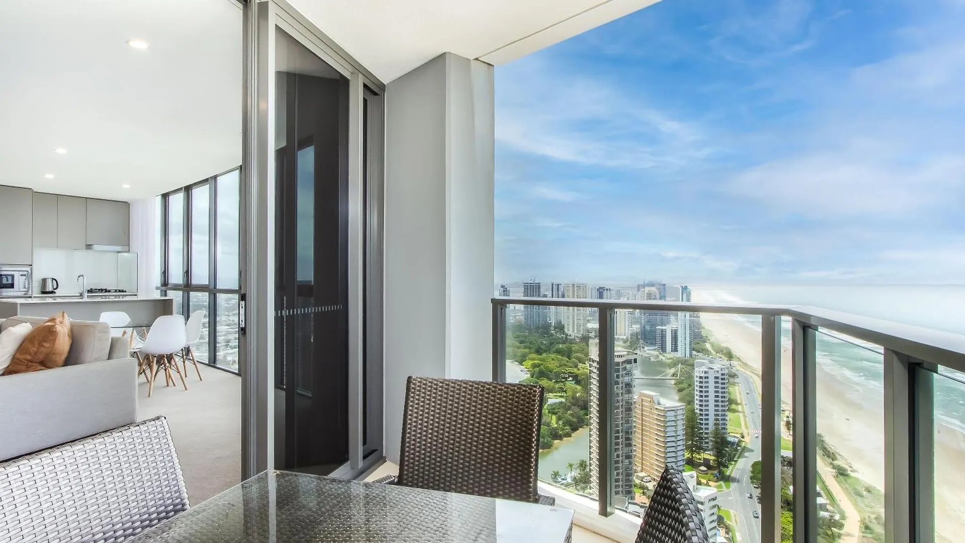 Premium Oceanfront Unit At Rhapsody Surfers Paradise * Gold Coast