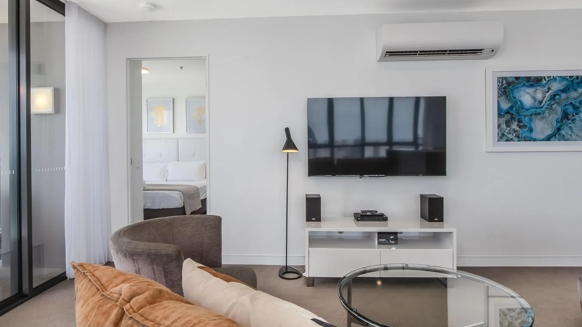 Premium Oceanfront Unit At Rhapsody Surfers Paradise *
