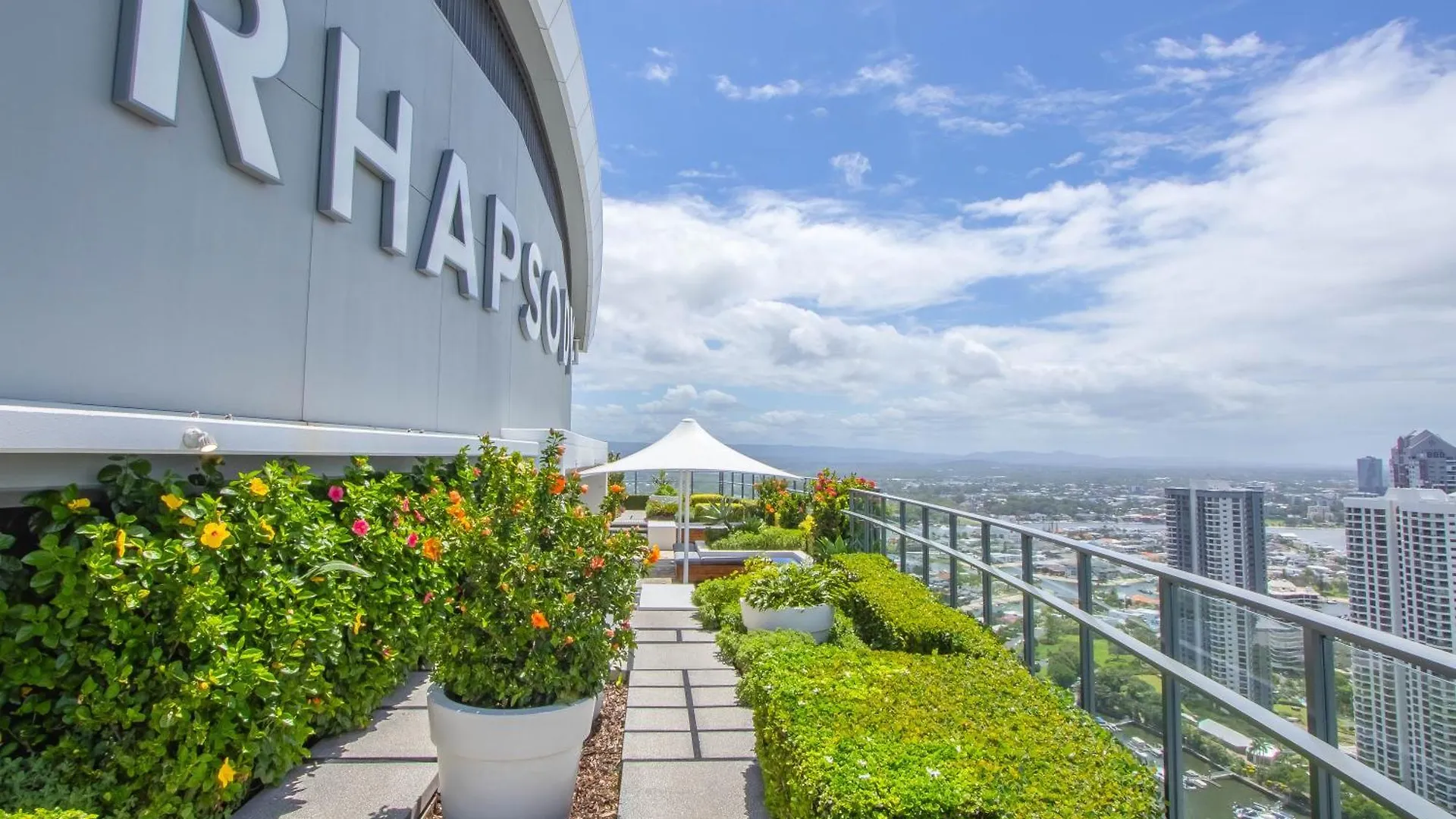 Premium Oceanfront Unit At Rhapsody Surfers Paradise *