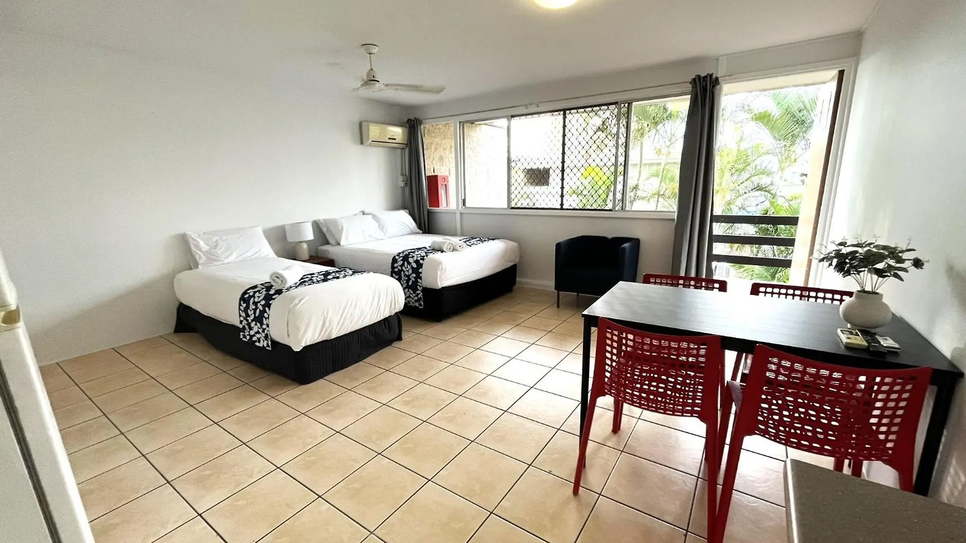 Browns Broadbeach Motel