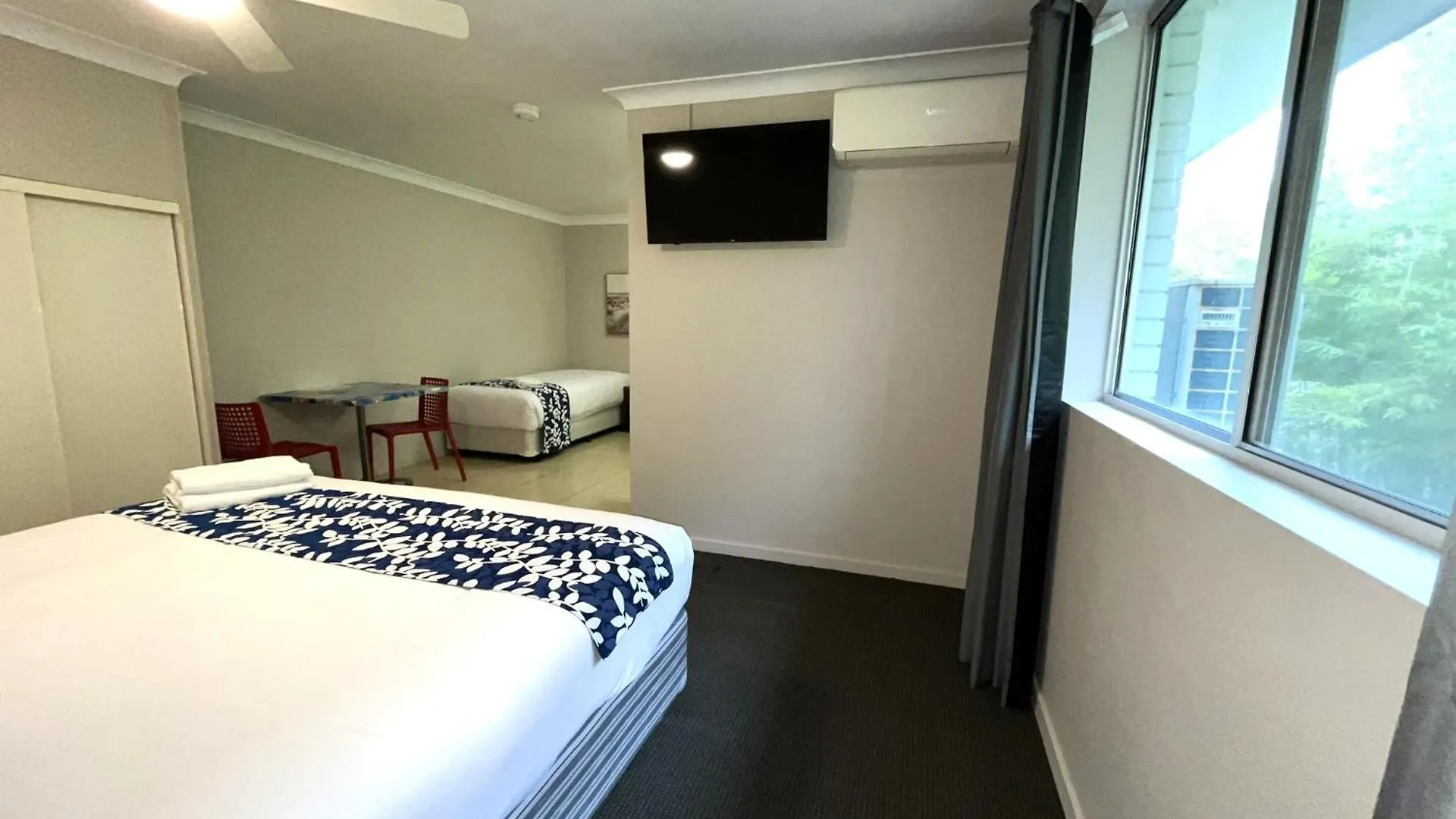 Browns Broadbeach Motel 3*