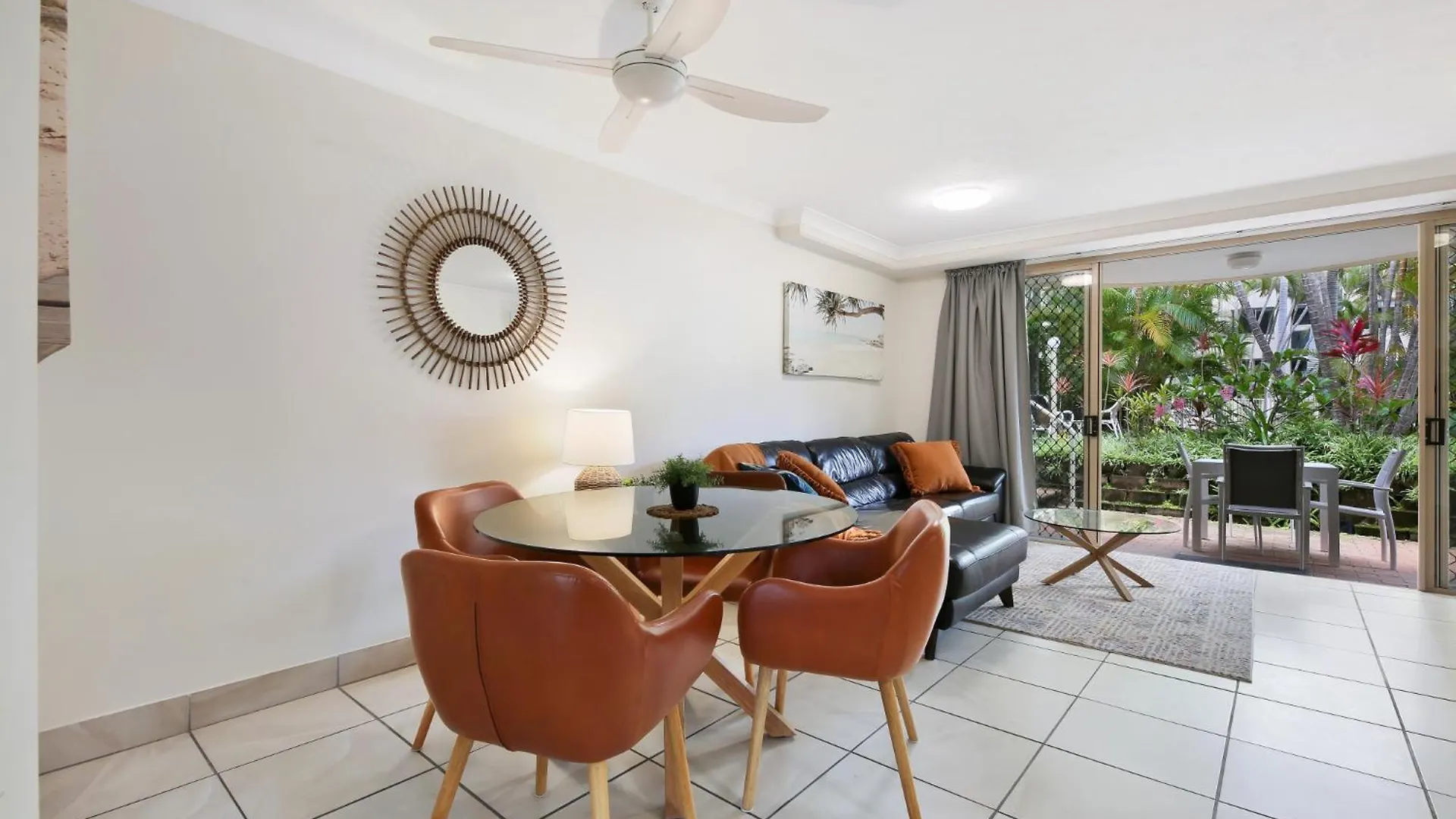 Beachside 2-bed With Parking, Pool, & Bbq * Gold Coast