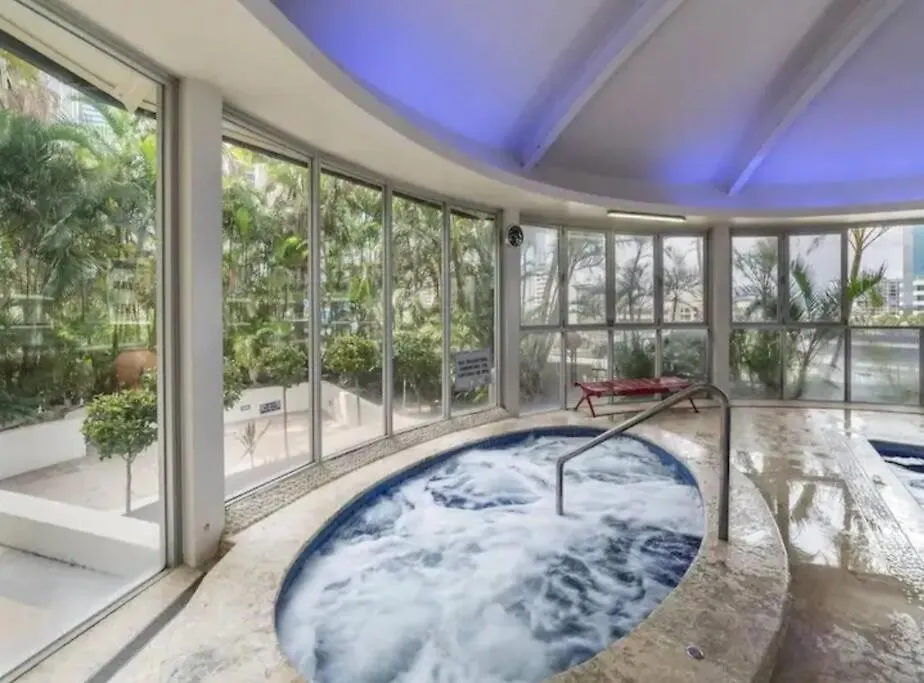 Chevron Renaissance 2 Bedroom Unit, Great Views * Gold Coast